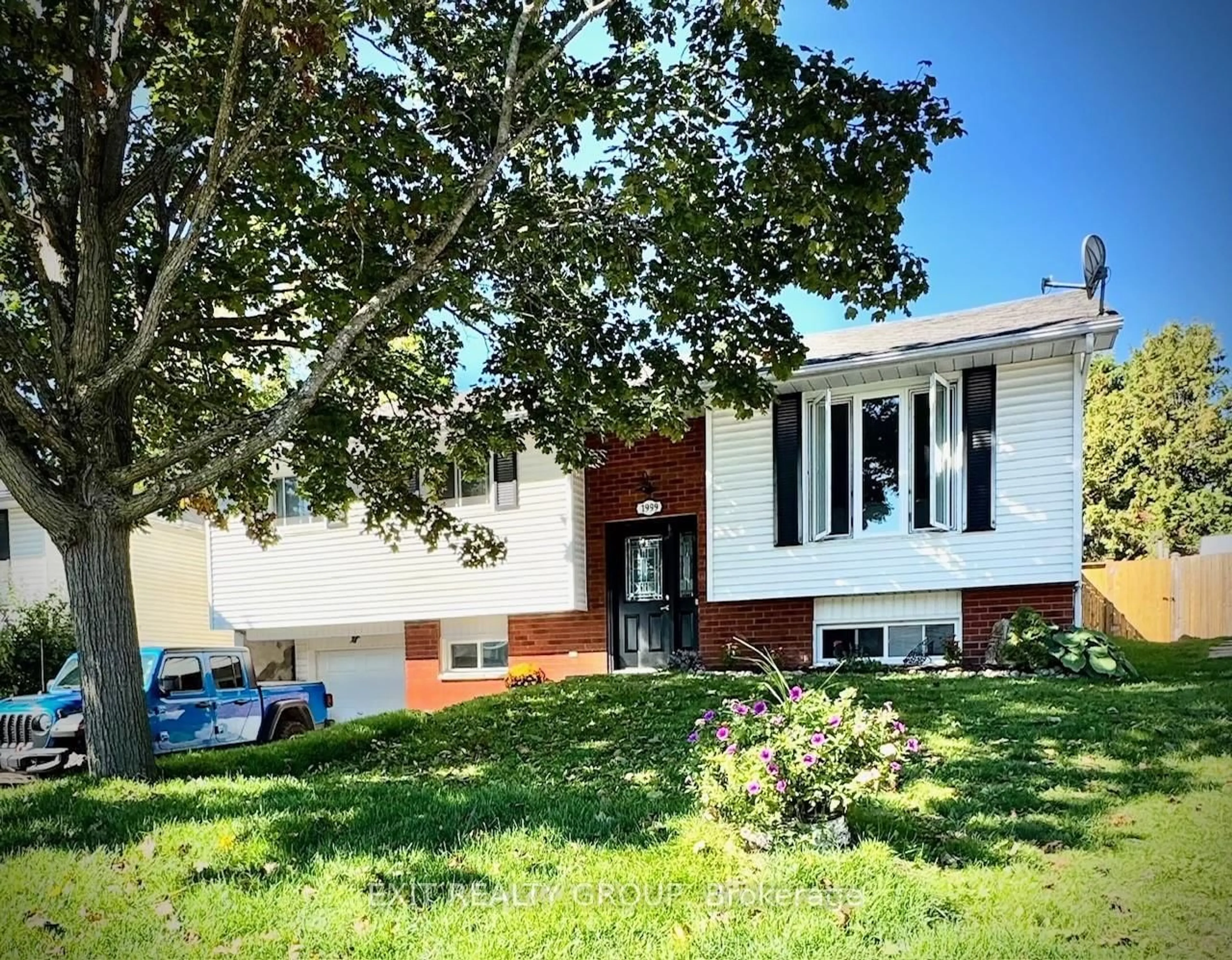 Home with vinyl exterior material, street for 1999 Glenmead Rd, Peterborough Ontario K9L 1W6