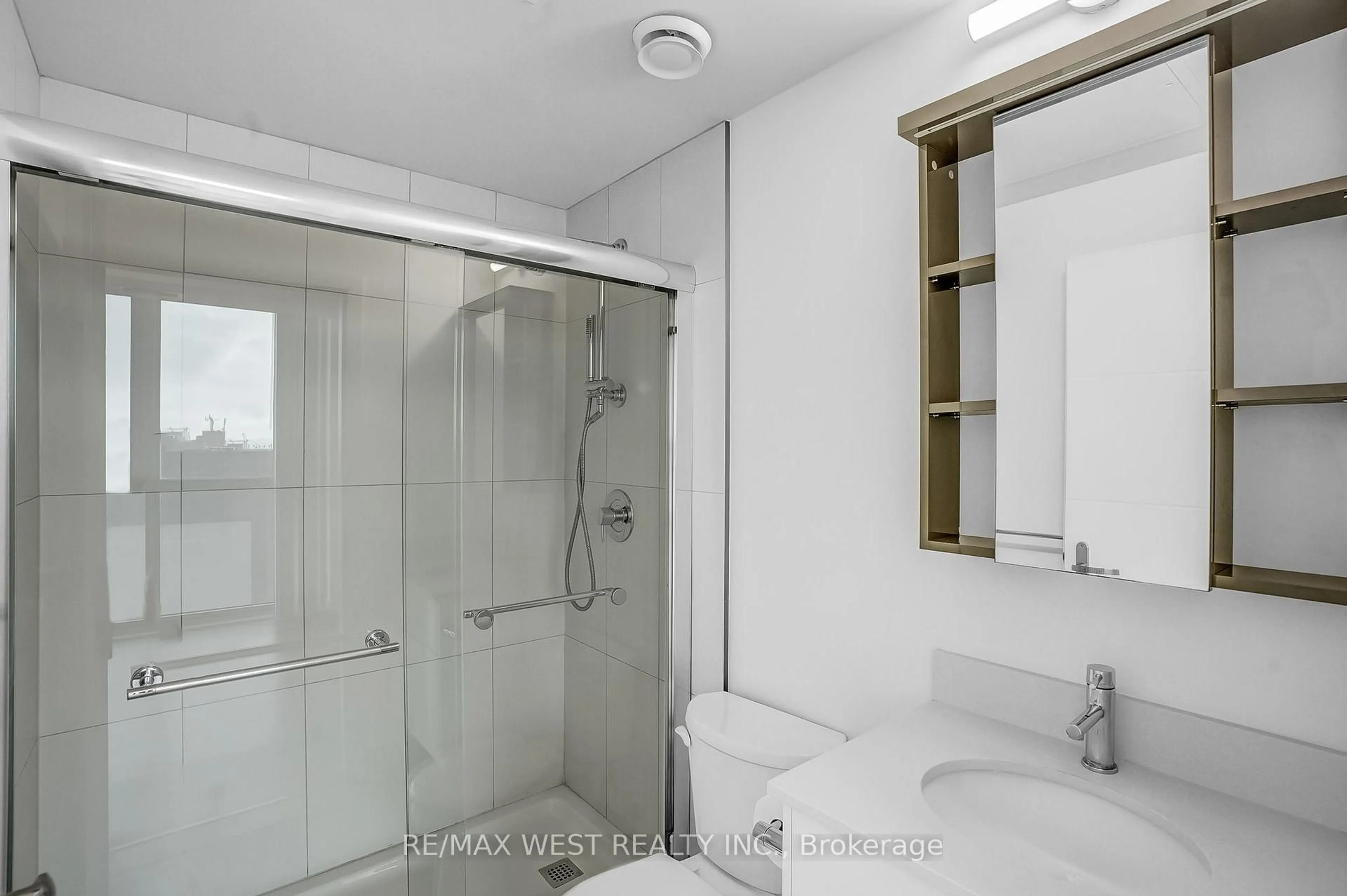 Standard bathroom, unknown for 60 Frederick St #1409, Kitchener Ontario N2H 0C7