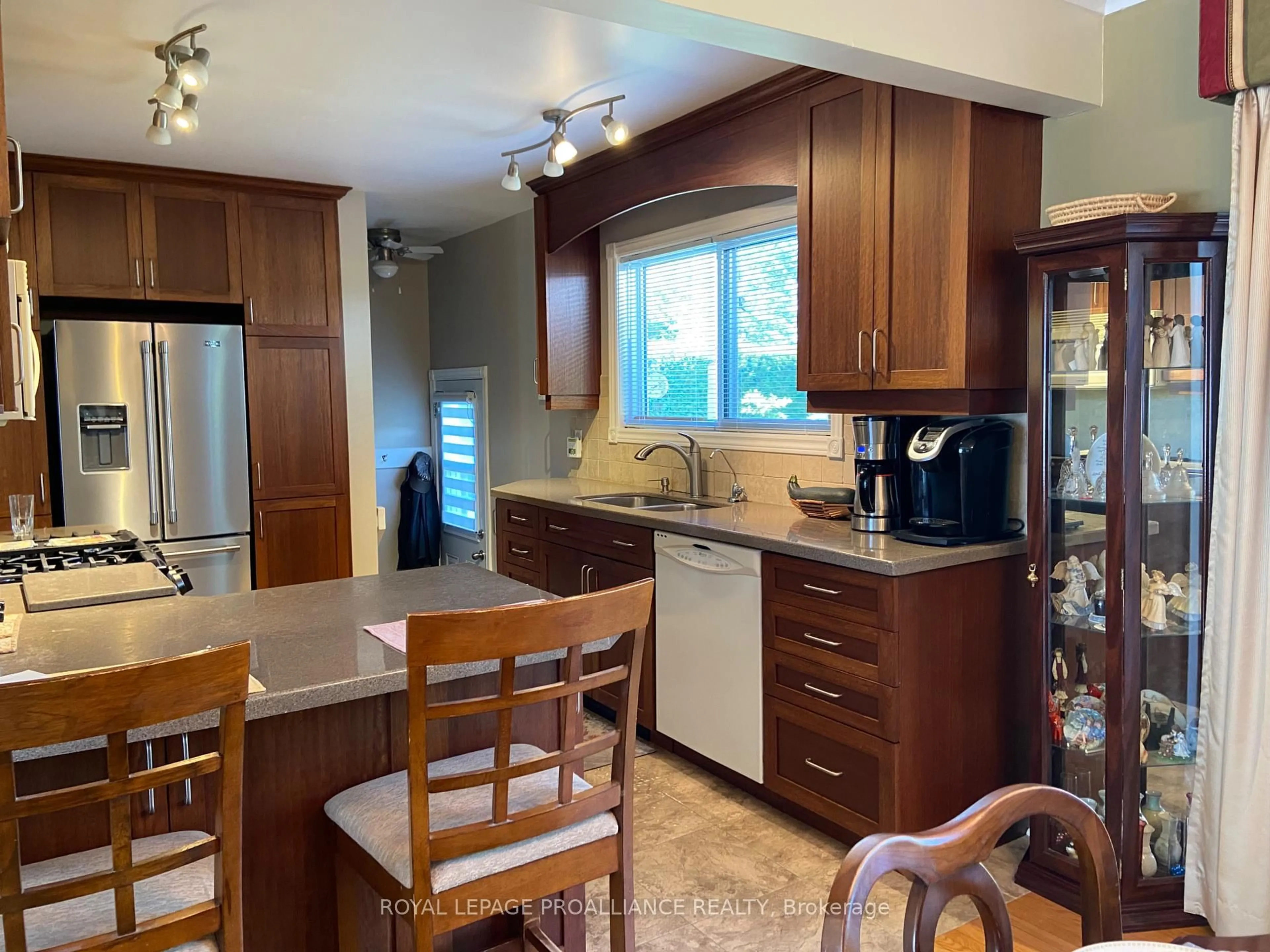 Open concept kitchen, unknown for 34 Hillcrest Dr, Brockville Ontario K6V 3J4