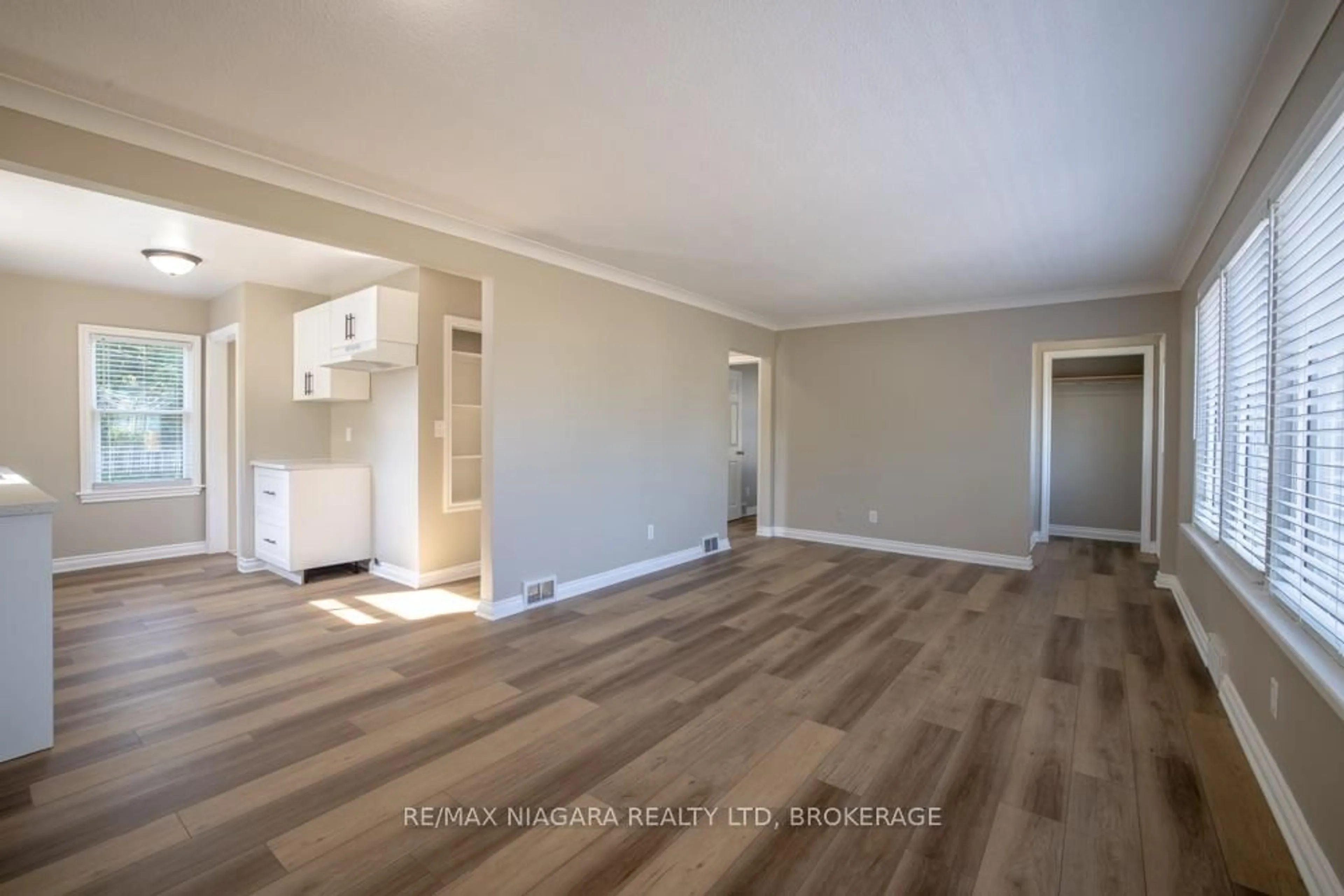 A pic of a room for 324 Linwell Rd, St. Catharines Ontario L2N 1T4