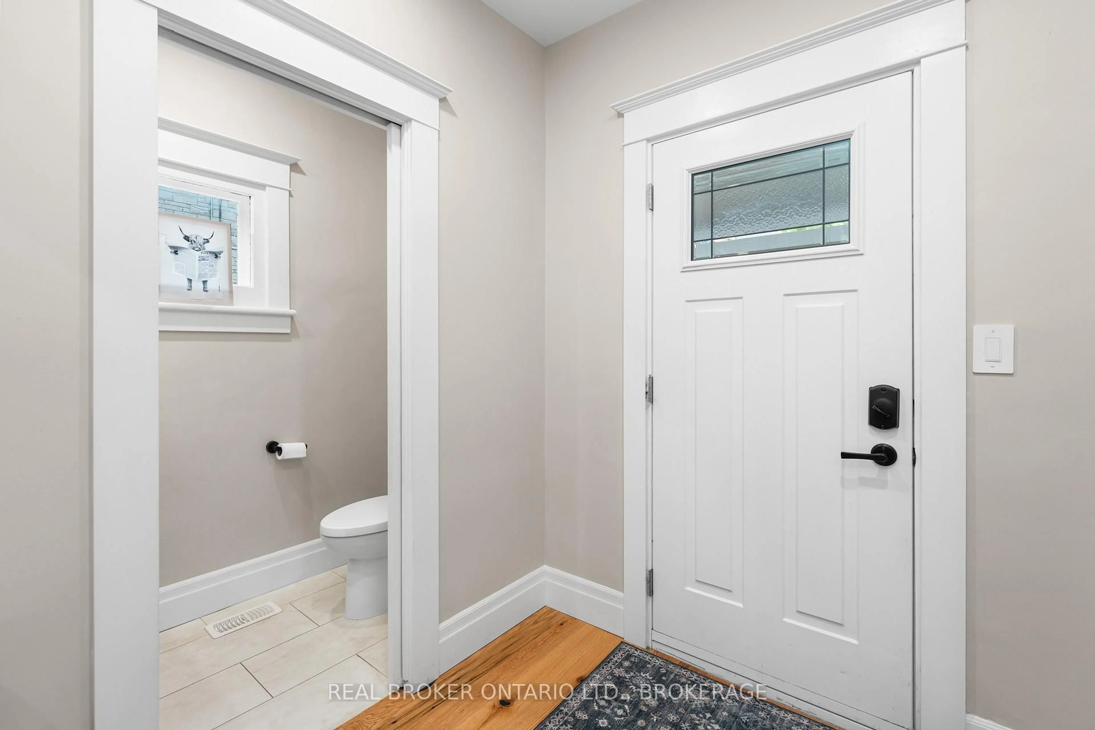 Indoor entryway for 52 Dundas St, Kingston Ontario K7L 1N3