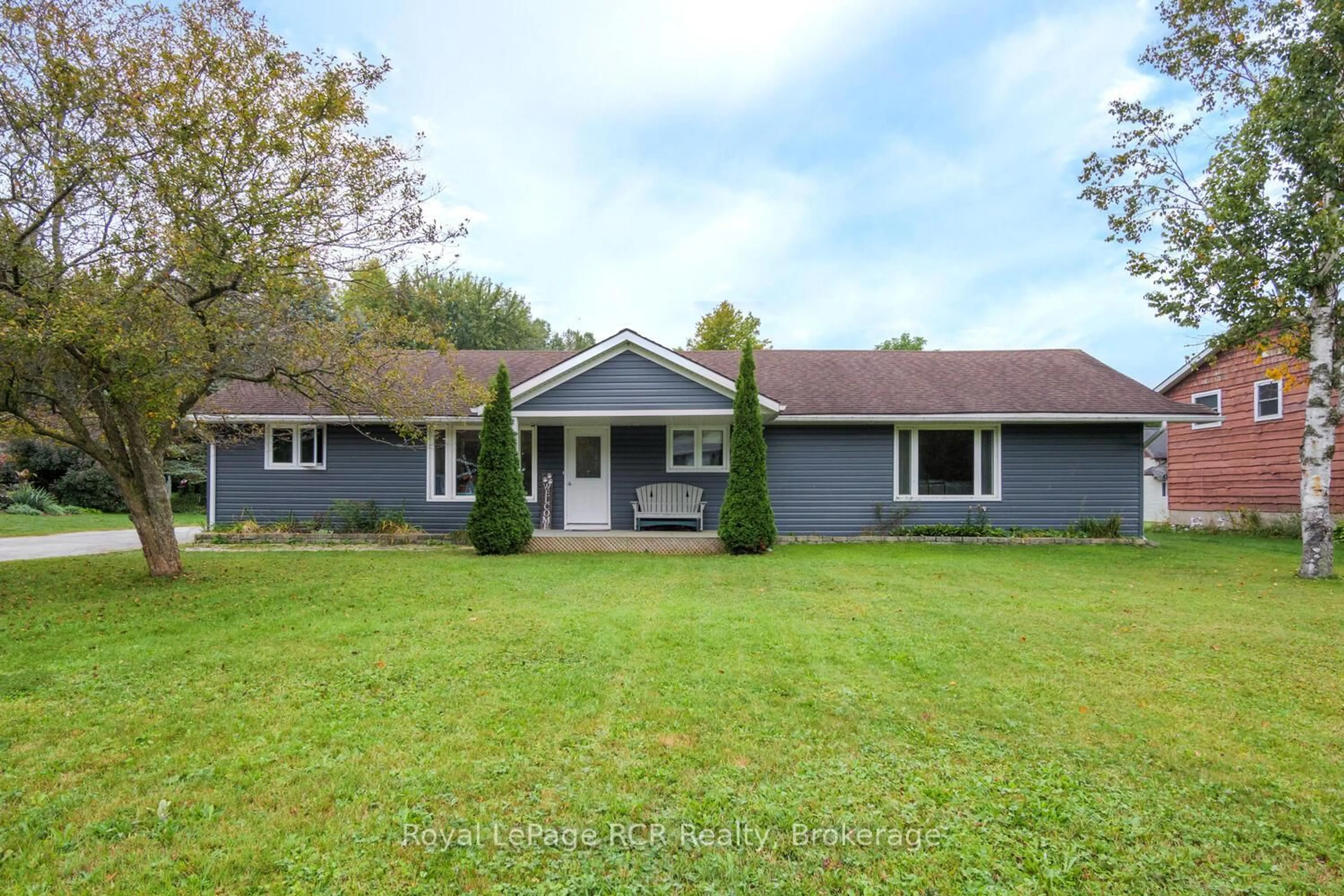 A pic from outside/outdoor area/front of a property/back of a property/a pic from drone, unknown for 525 Augusta St, Saugeen Shores Ontario N0H 2L0