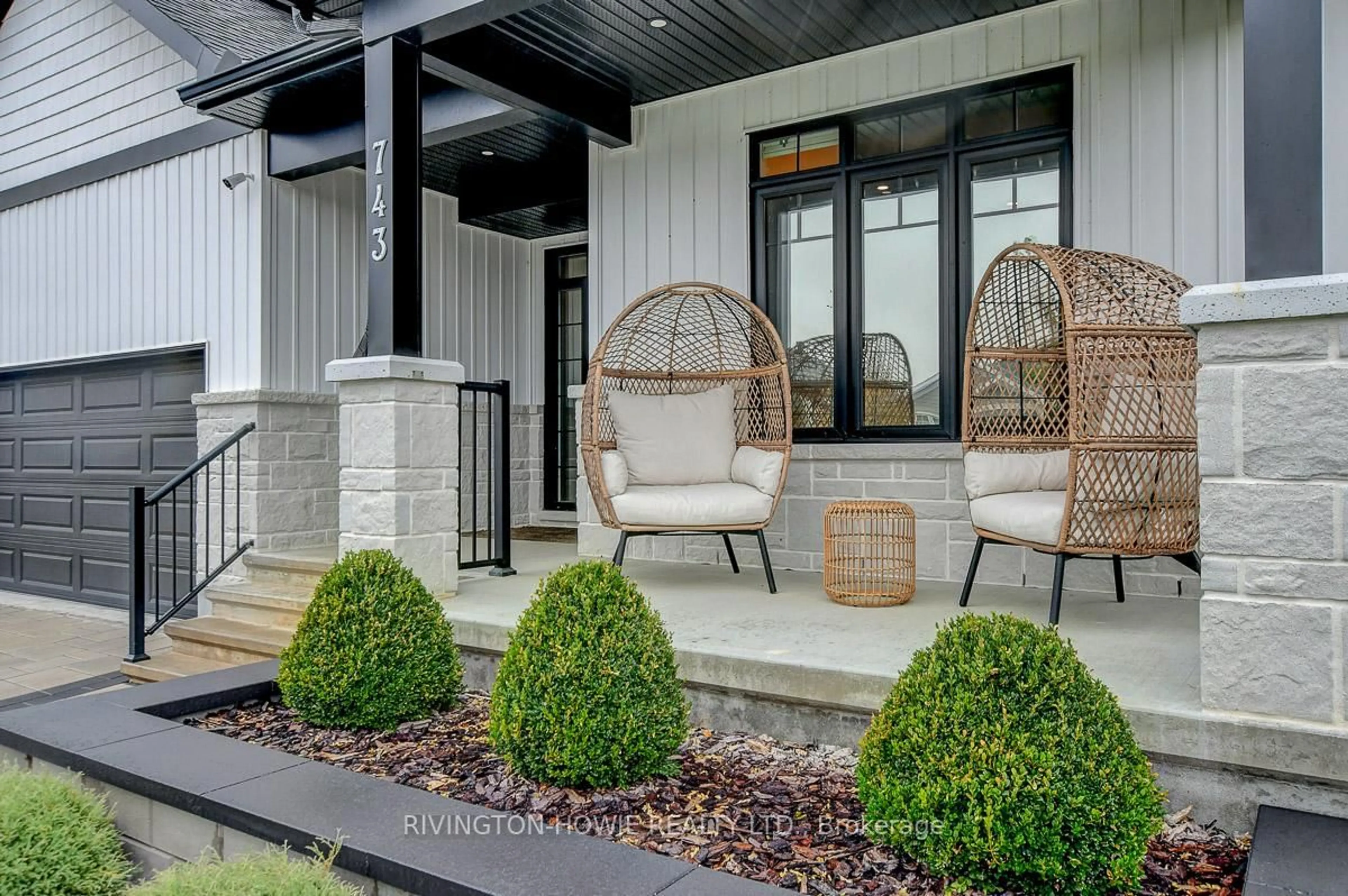 Patio, street for 743 Meadowridge Circ, Carp Ontario K0A 1L0