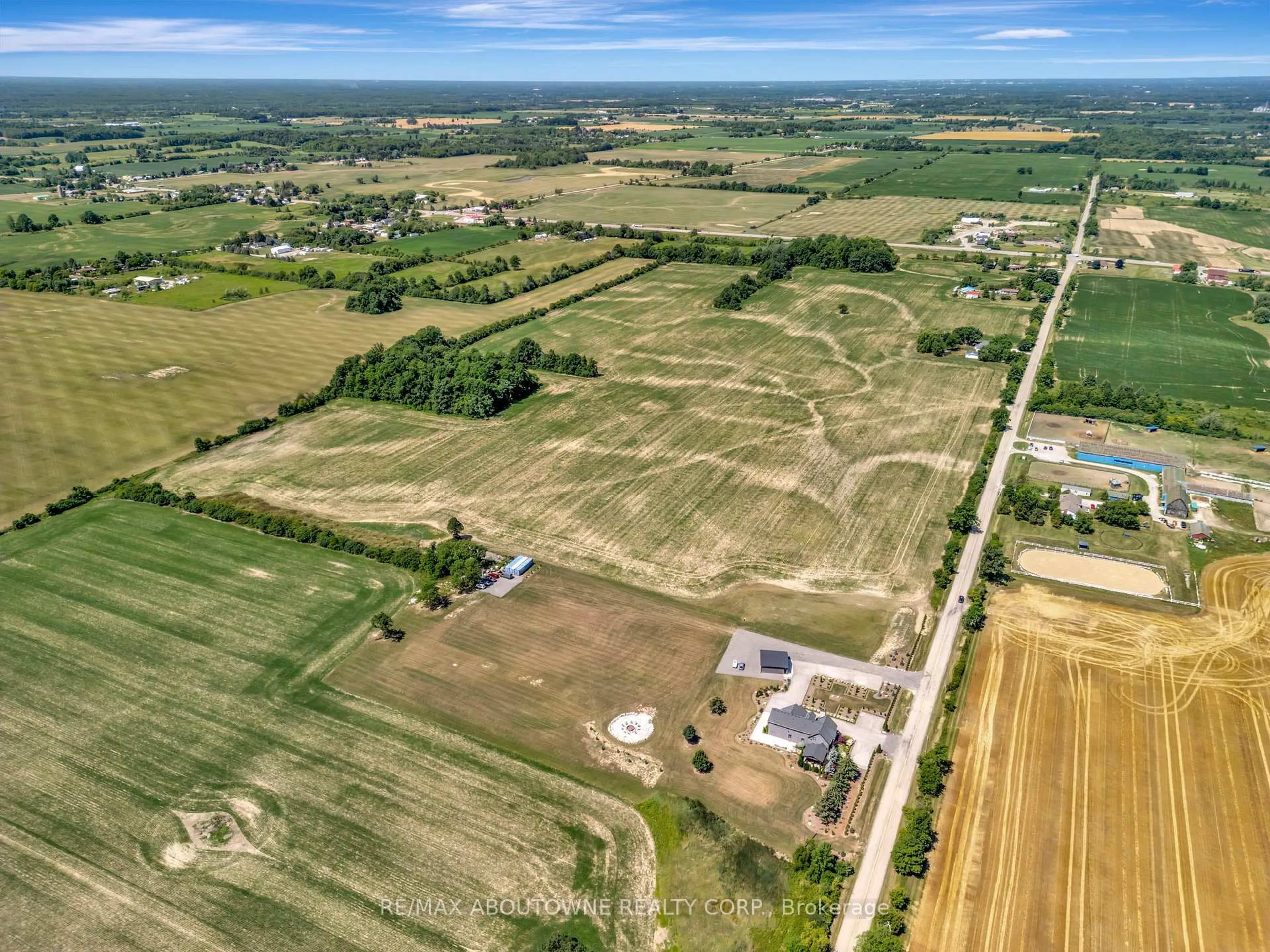 A pic from outside/outdoor area/front of a property/back of a property/a pic from drone, street for 8301 Leeming Rd, Hamilton Ontario L0R 1W0