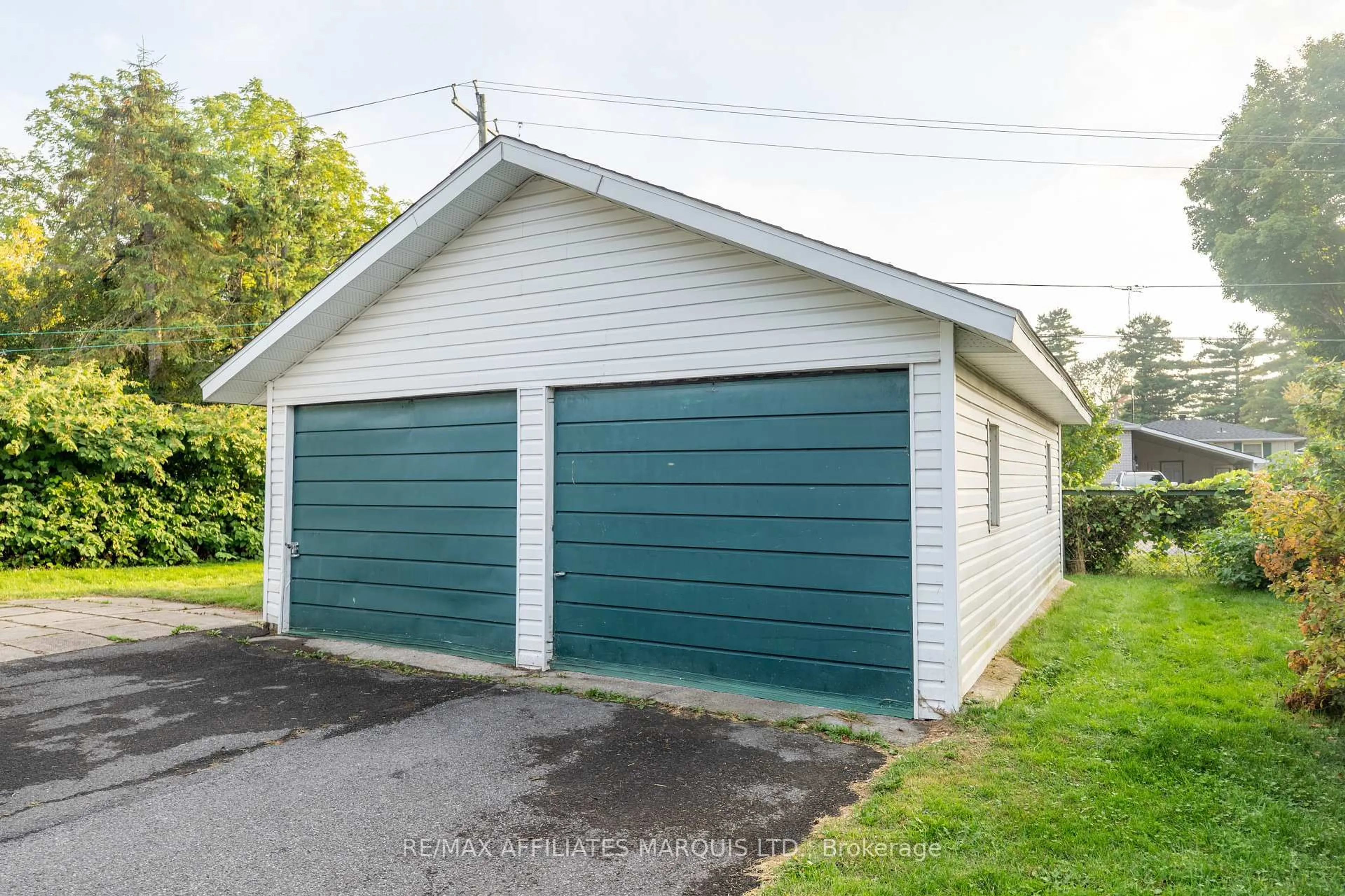 Indoor garage for 1200 Notre Dame St, Cornwall Ontario K6J 4Y6