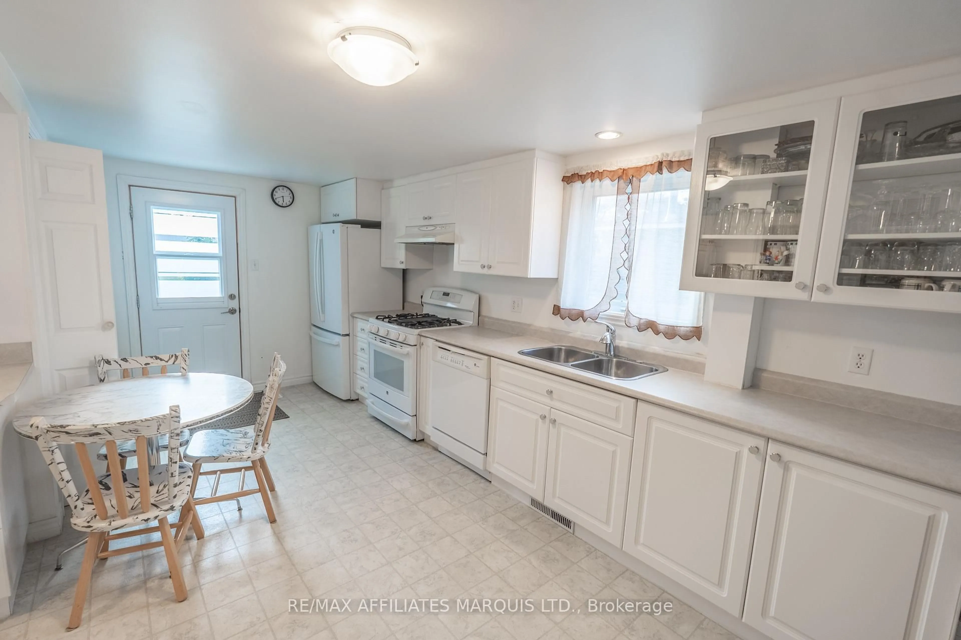 Standard kitchen, ceramic/tile floor for 1200 Notre Dame St, Cornwall Ontario K6J 4Y6