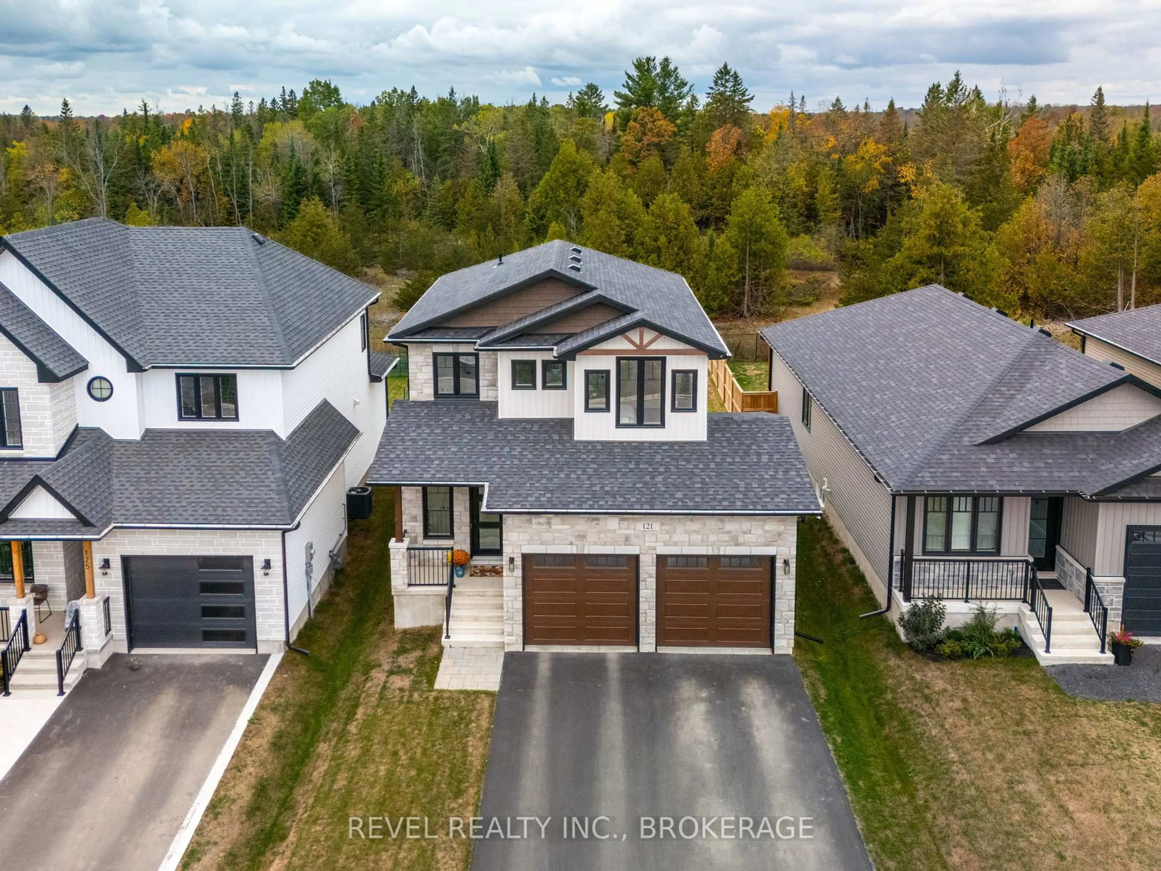 A pic from outside/outdoor area/front of a property/back of a property/a pic from drone, street for 121 Creighton Dr, Bissett Creek Ontario K0H 2H0