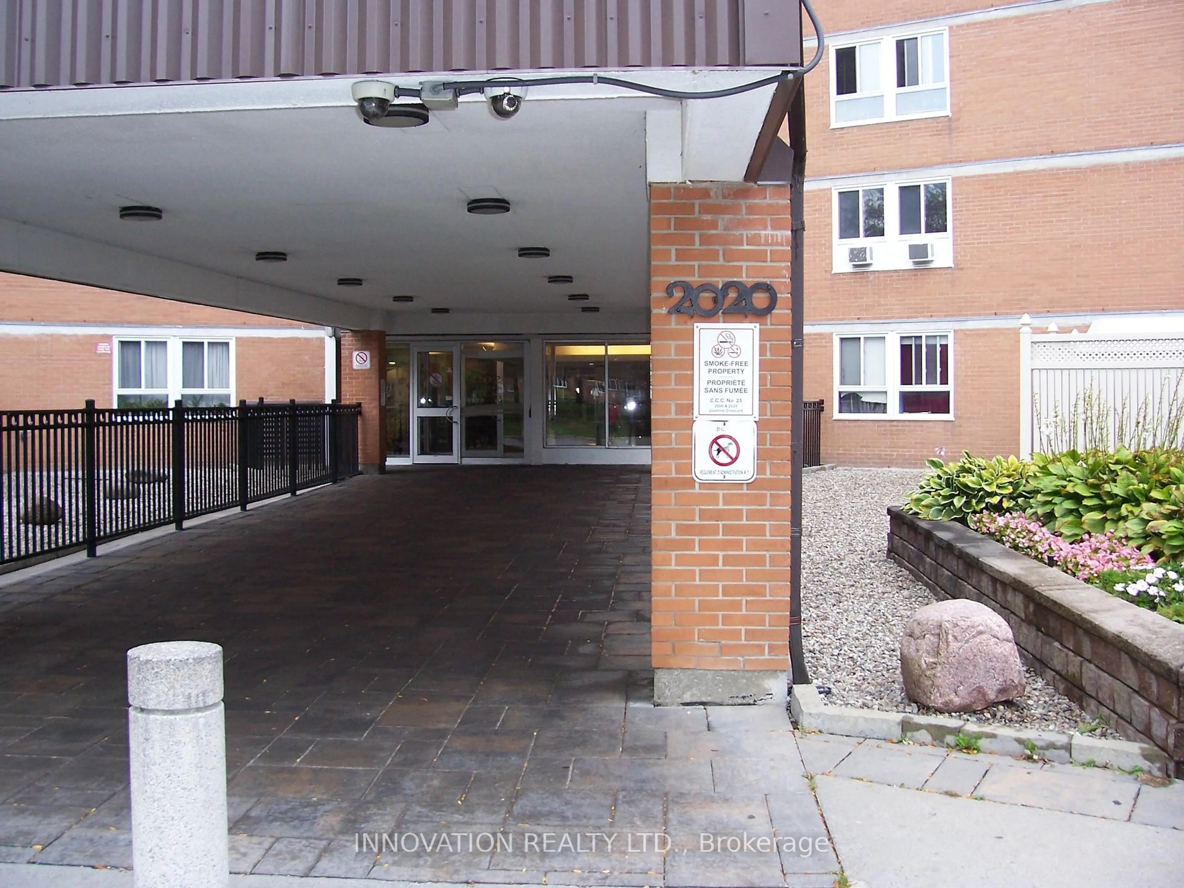 Indoor foyer for 2020 Jasmine Cres #1406, Ottawa Ontario K1J 8K5