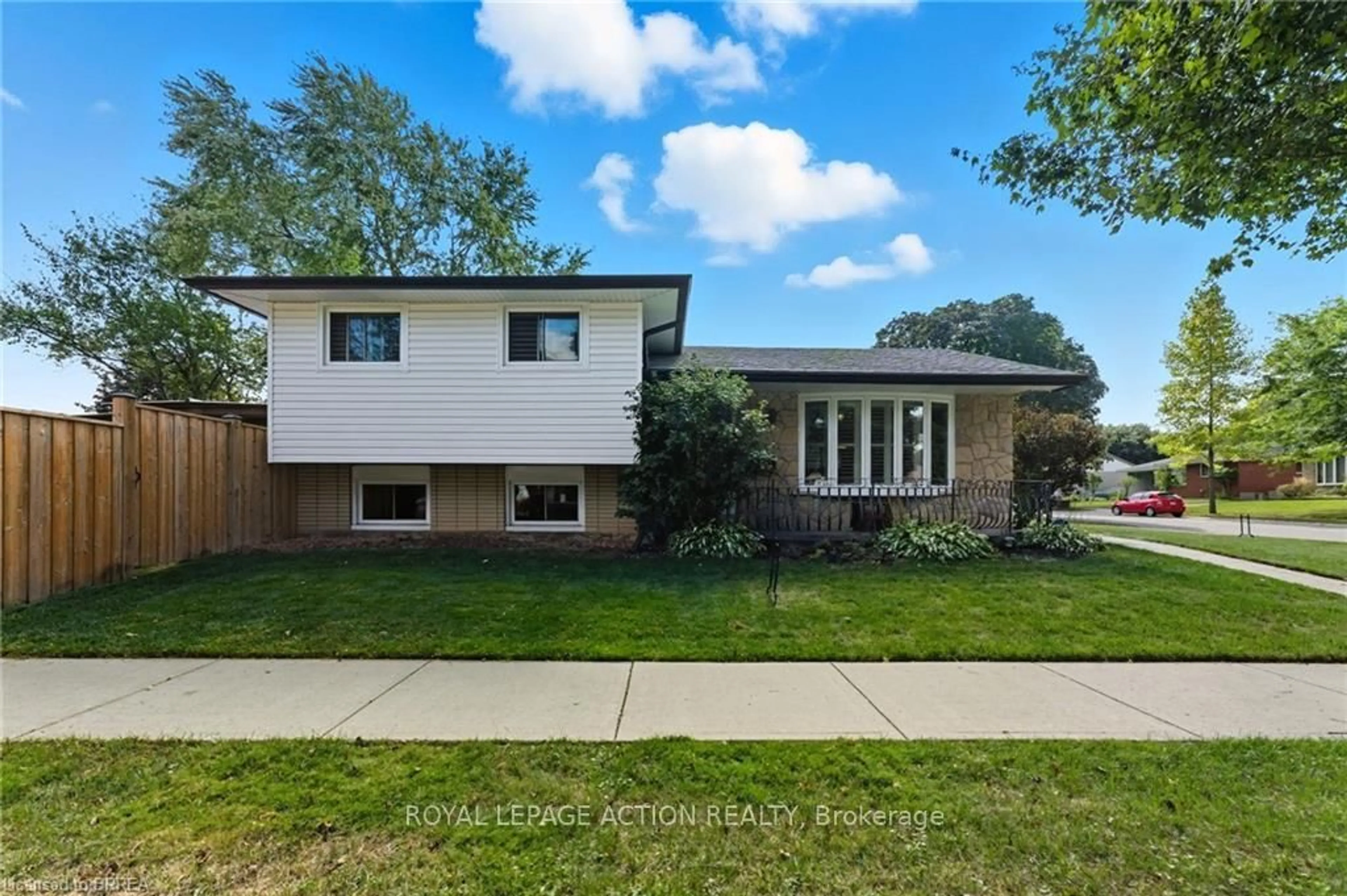 Home with brick exterior material, street for 15 Brier Park Rd, Brantford Ontario N3R 3P8