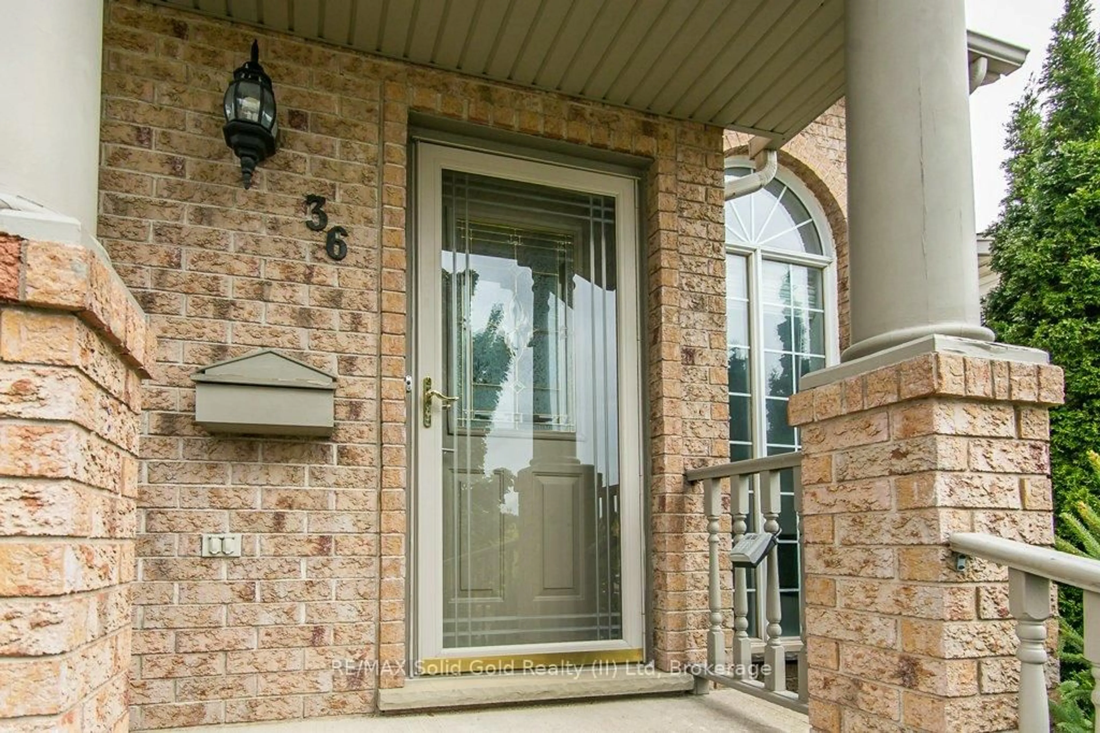 Indoor entryway for 36 Dunnigan Dr, Kitchener Ontario N2B 3W5