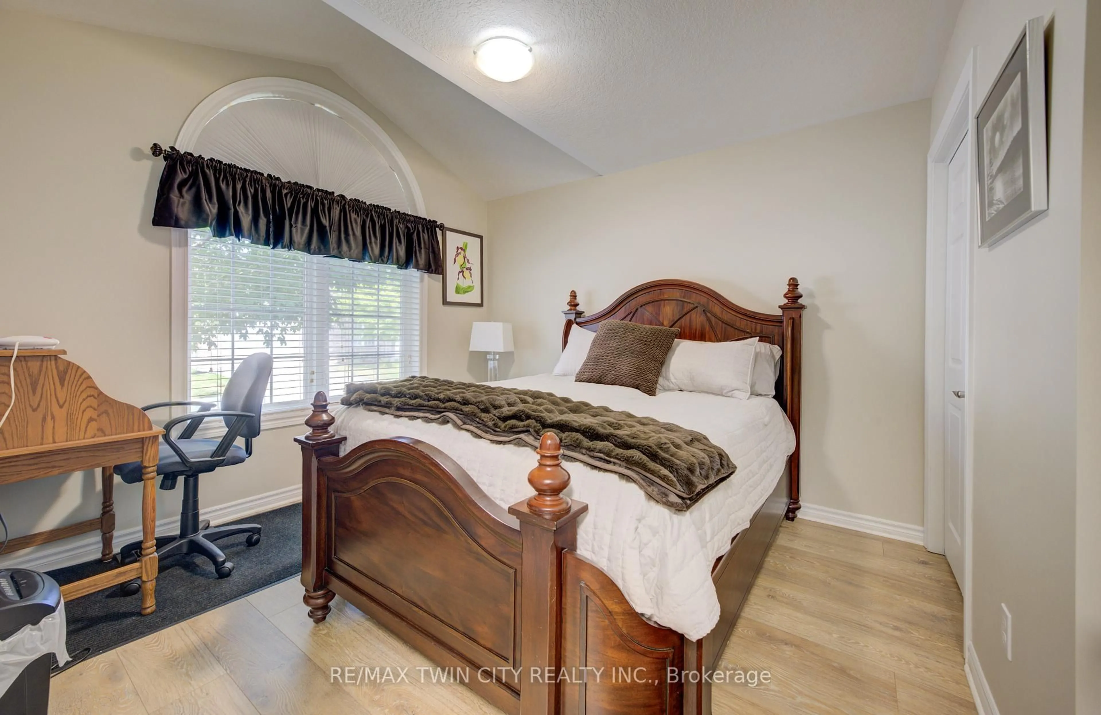 Bedroom with bed, unknown for 35 Green Gate Blvd #28, Cambridge Ontario N1T 0A3