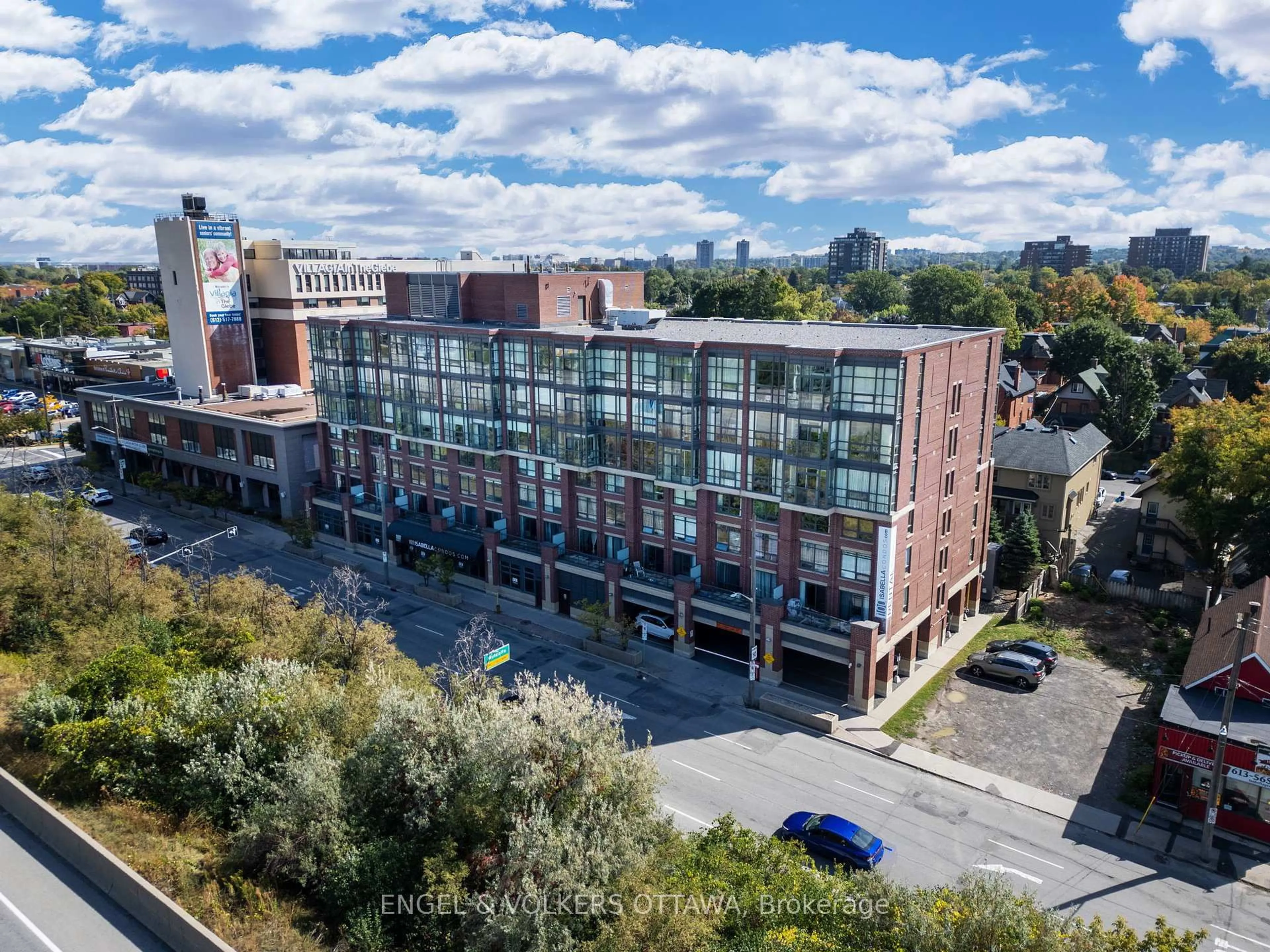 A pic from outside/outdoor area/front of a property/back of a property/a pic from drone, city buildings view from balcony for 100 Isabella St #611, Ottawa Ontario K1S 1V5