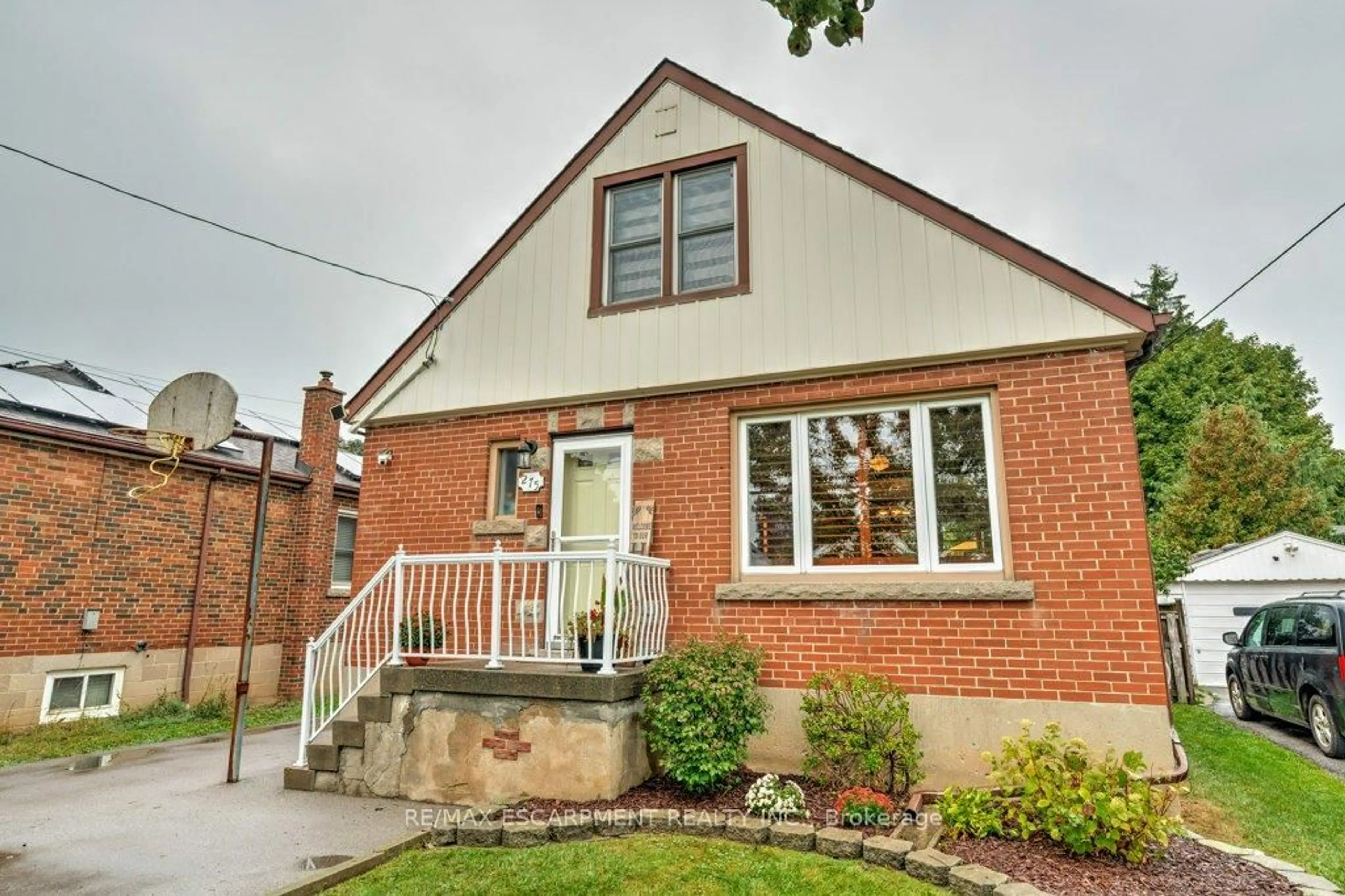 Home with brick exterior material, street for 275 Montrose Ave, Hamilton Ontario L8K 4Z5