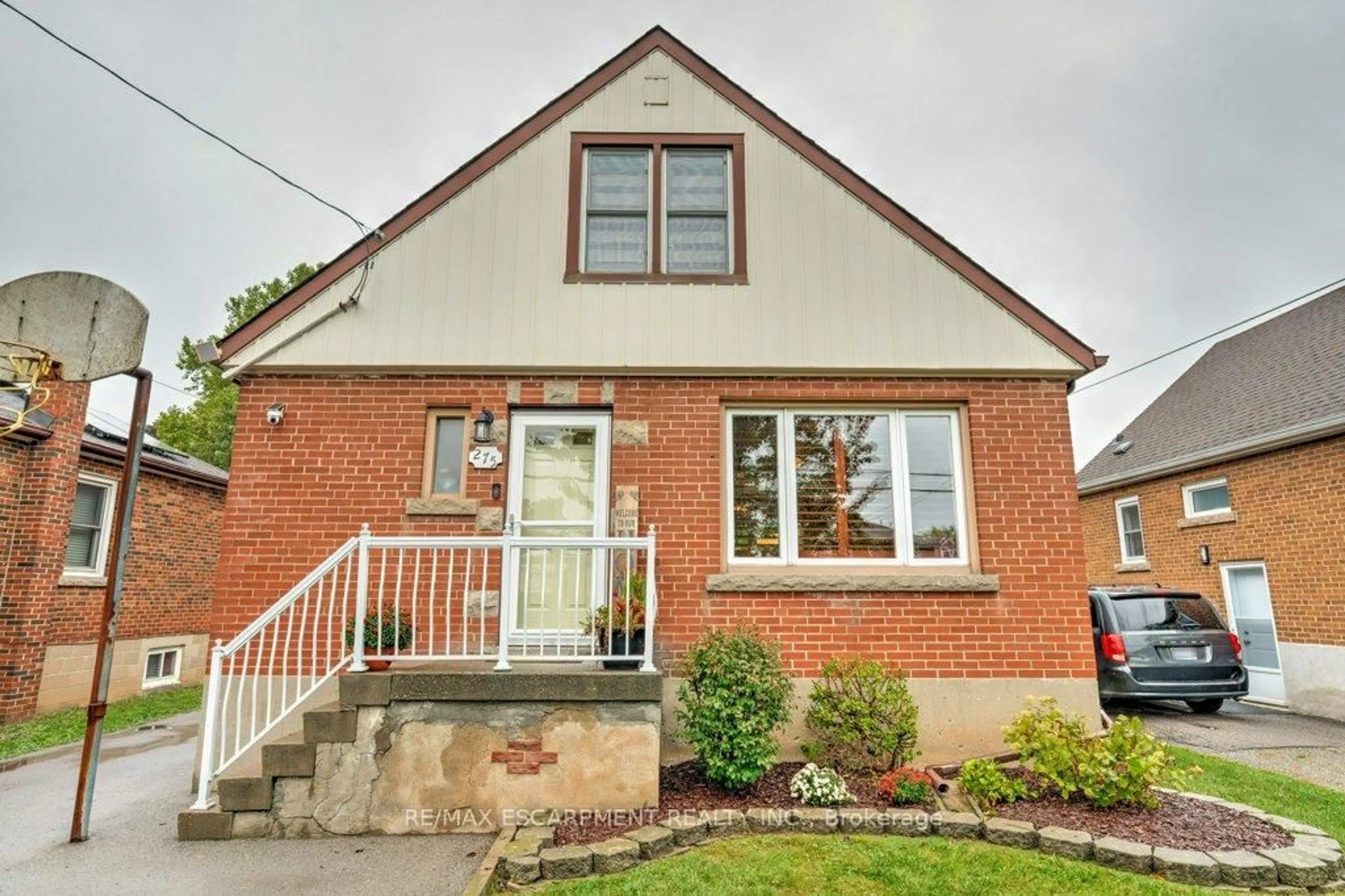 Home with brick exterior material, street for 275 Montrose Ave, Hamilton Ontario L8K 4Z5