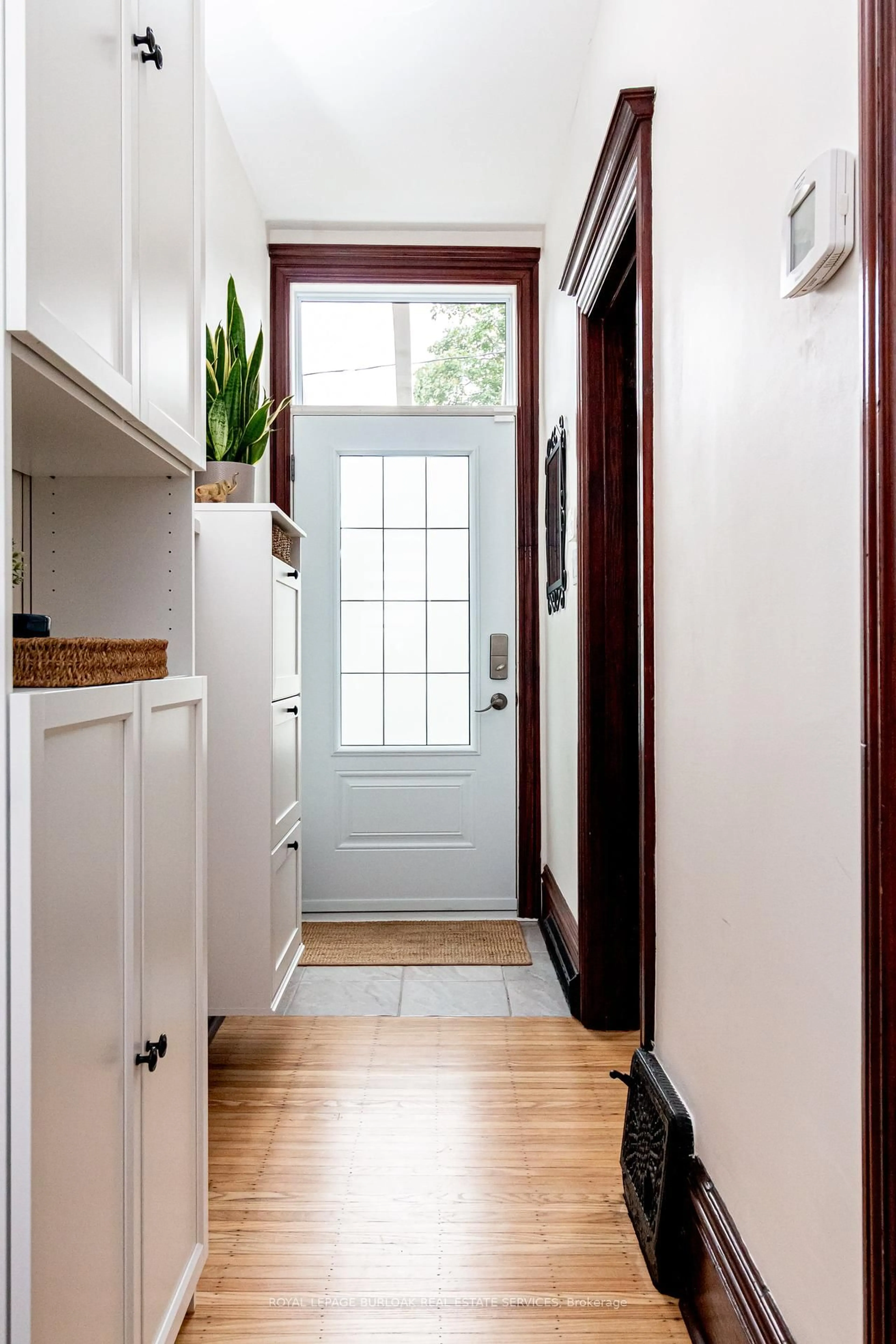 Indoor entryway for 27 Steven St, Hamilton Ontario L8L 5N4