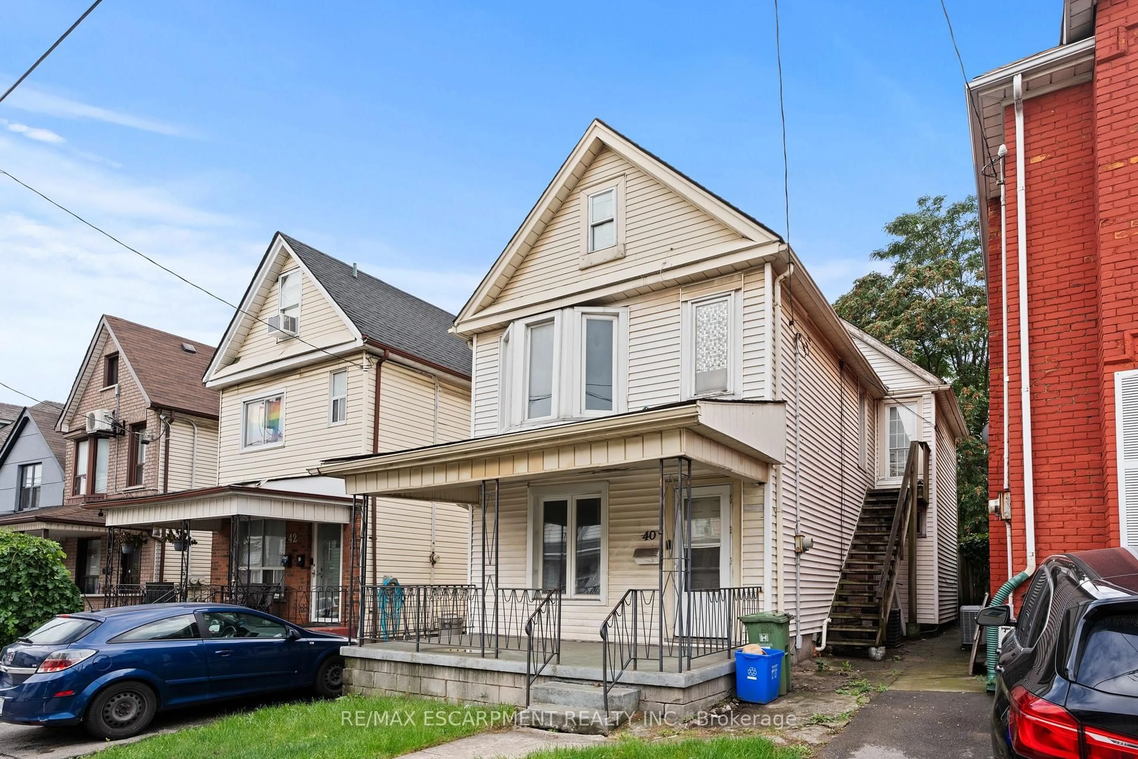 Home with brick exterior material, street for 40 Rosemont Ave, Hamilton Ontario L8L 2M3