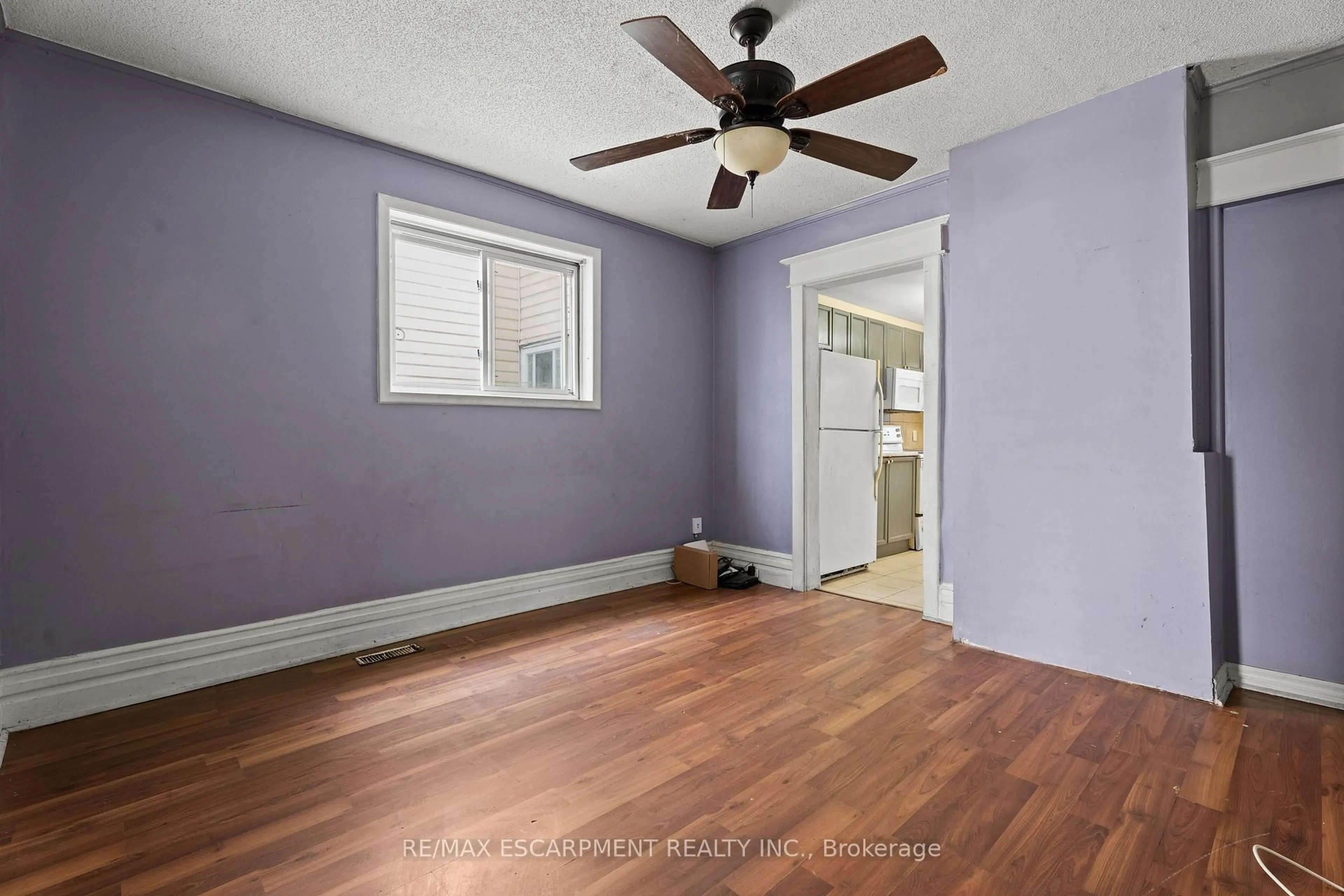 A pic of a room for 40 Rosemont Ave, Hamilton Ontario L8L 2M3