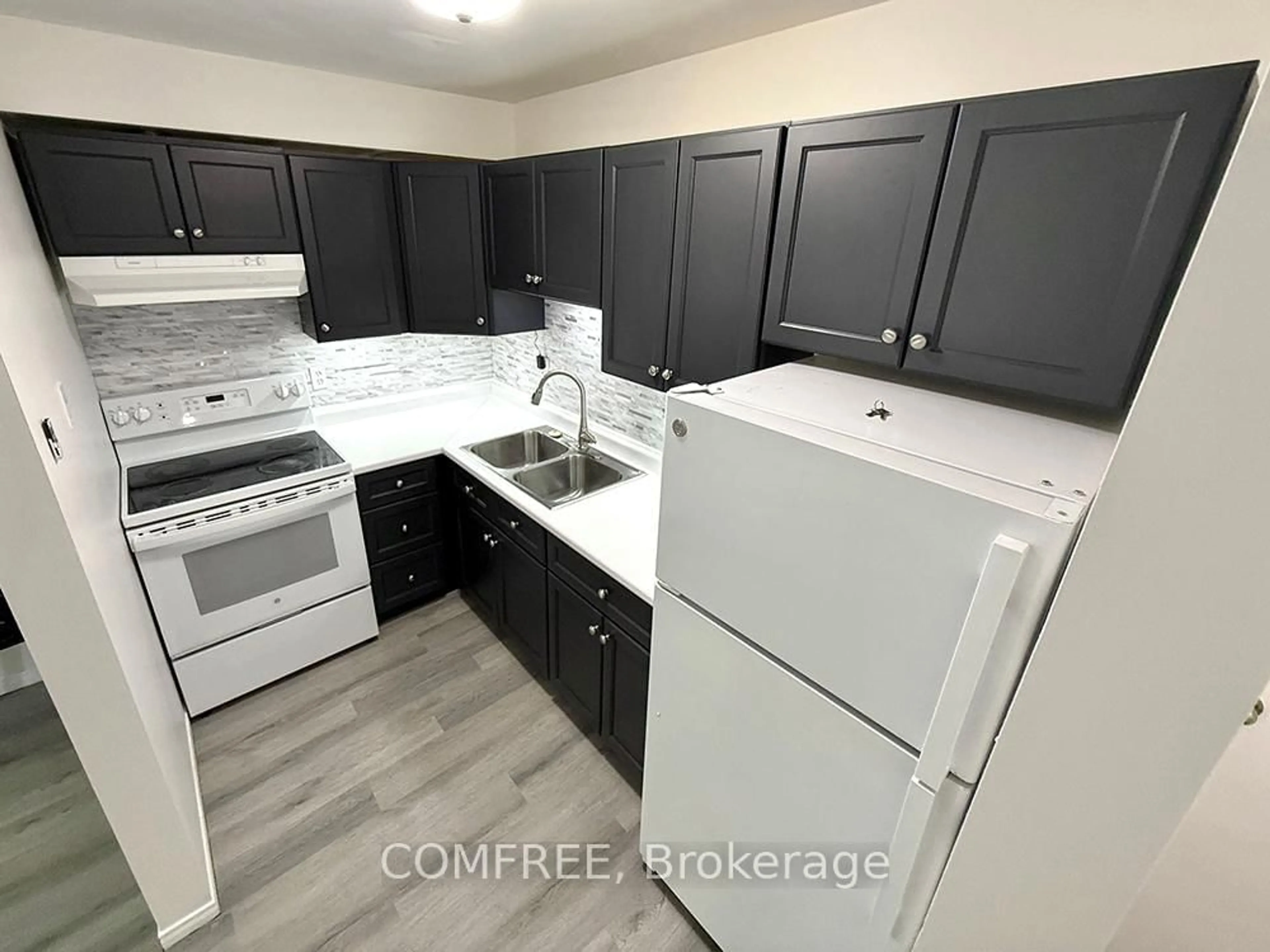 Standard kitchen, unknown for 60 Hiawatha Rd #28, Woodstock Ontario N4T 1P3