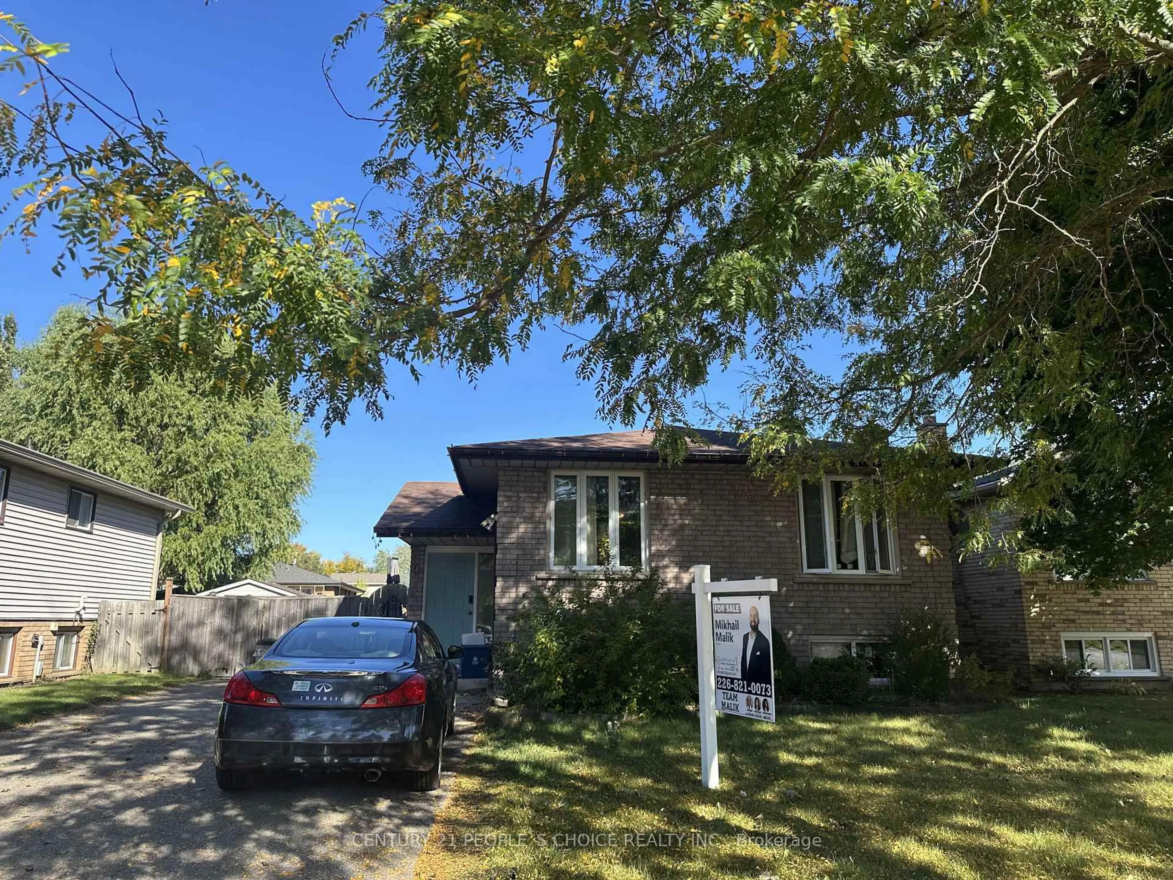 A pic from outside/outdoor area/front of a property/back of a property/a pic from drone, street for 9 Beaver Cres, Brantford Ontario N3P 1T3