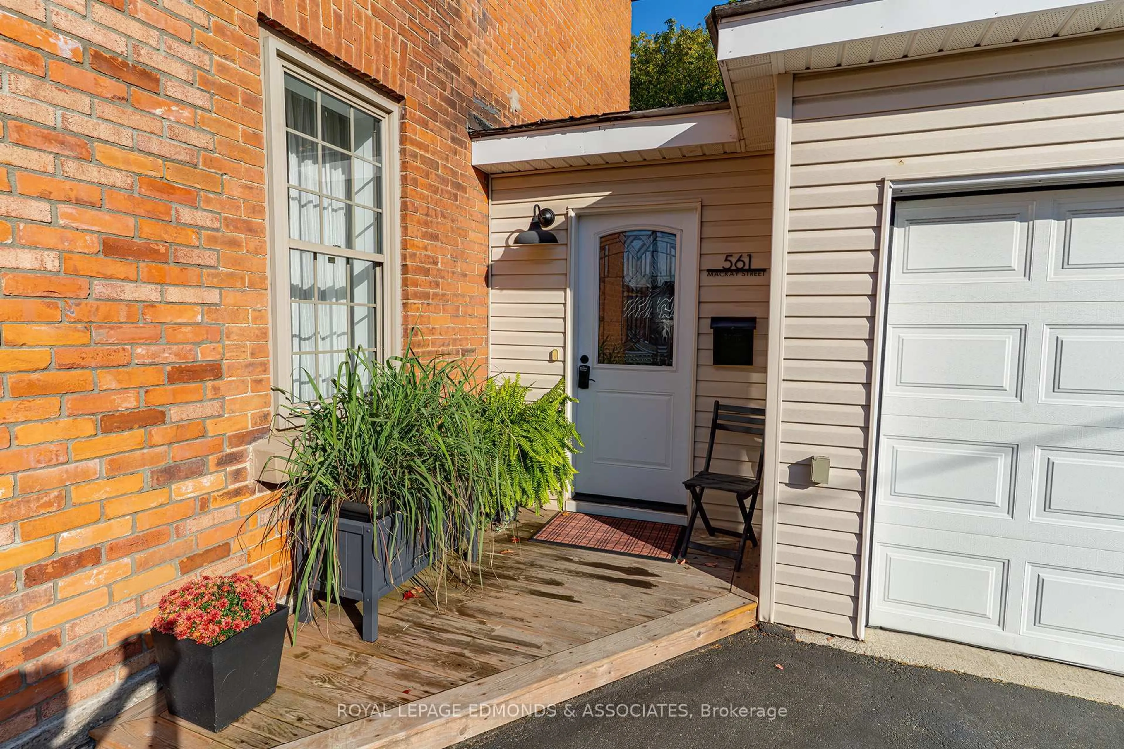 Unknown for 561 Mackay St, Pembroke Ontario K8A 1E8