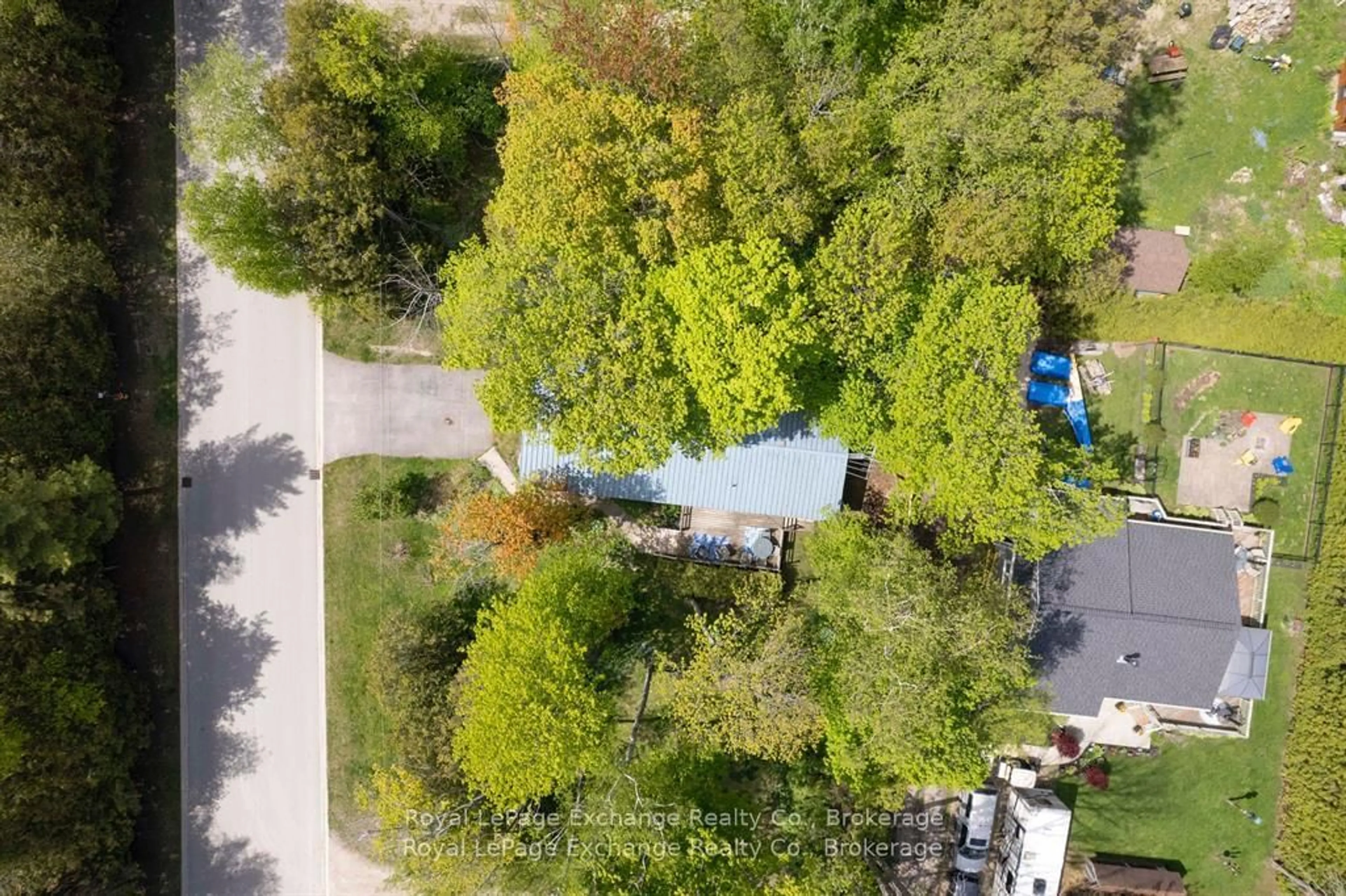 A pic from outside/outdoor area/front of a property/back of a property/a pic from drone, unknown for 112 HURON Rd, Huron-Kinloss Ontario N0G 2R0