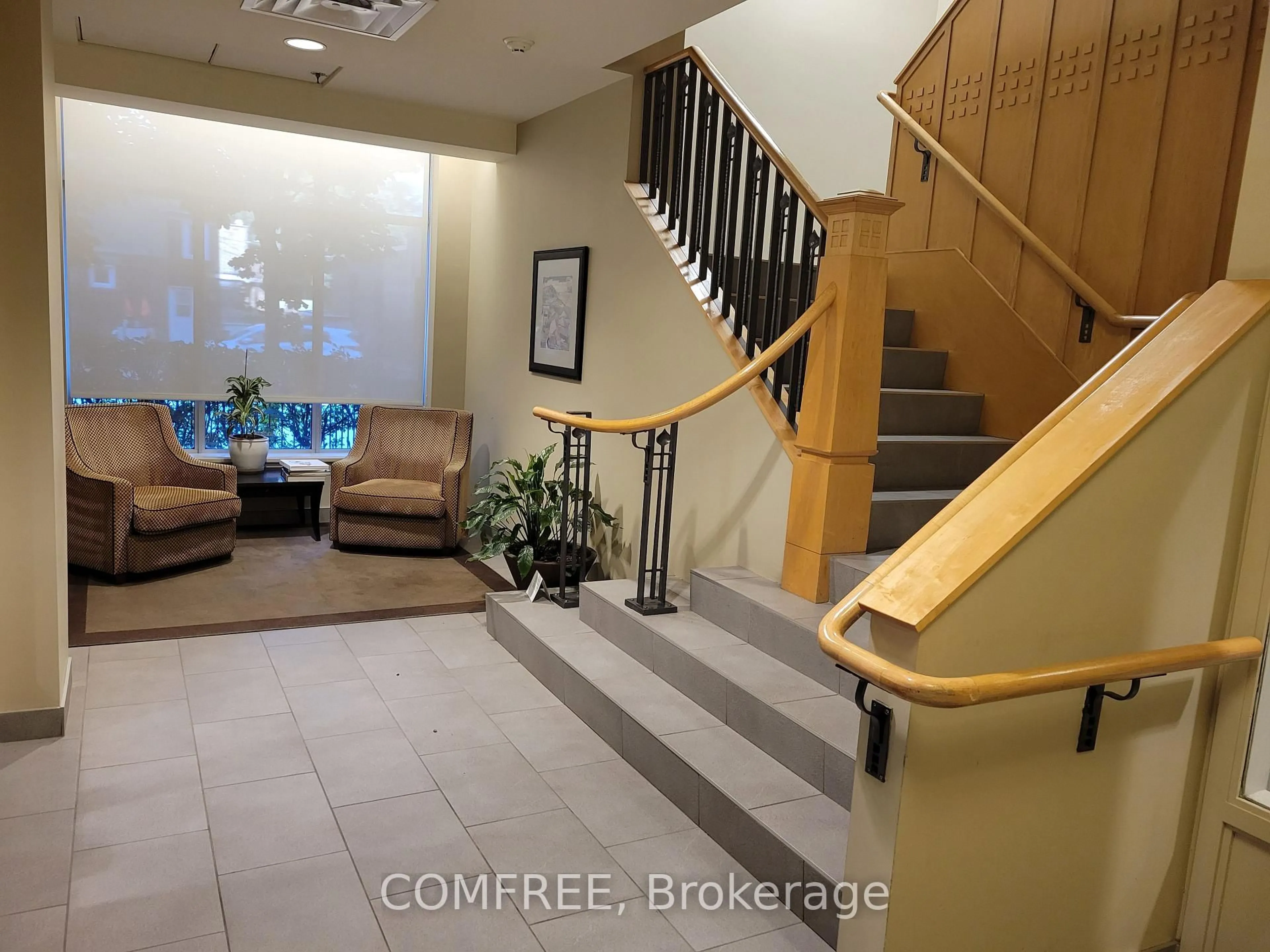 Lobby for 290 Powell Ave #302, Ottawa Ontario K1S 5T4