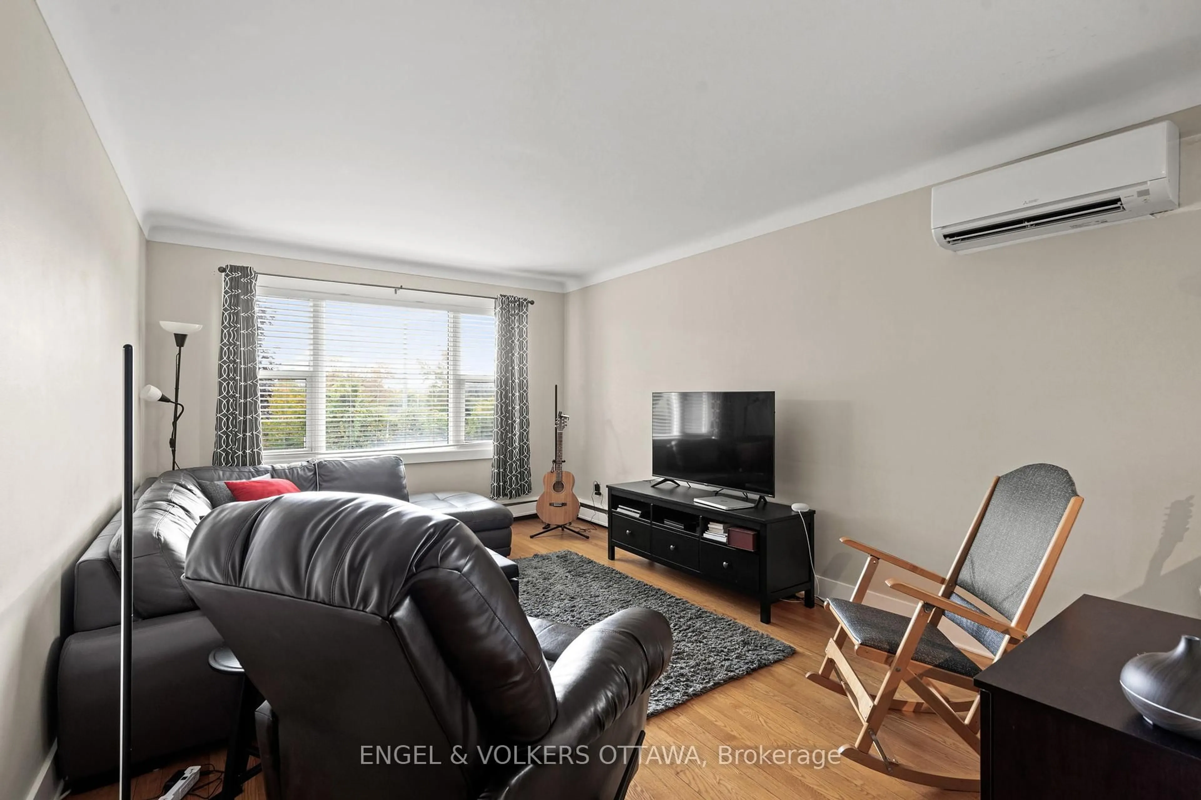 Living room with furniture, unknown for 17 Wright St, Ottawa Ontario K1K 2C8