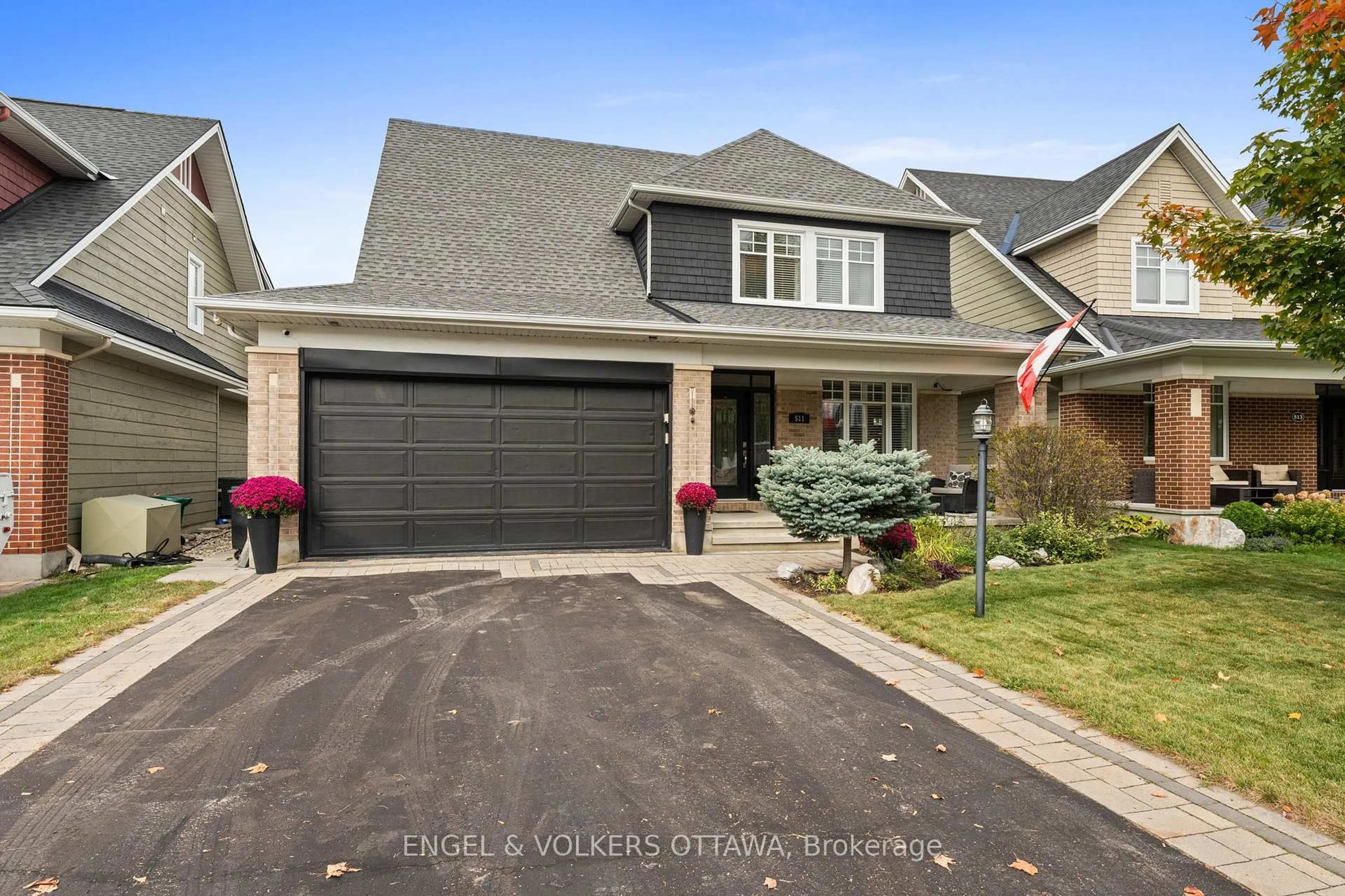 Home with vinyl exterior material, street for 511 Erinwoods Circ, Ottawa Ontario K2J 5M5