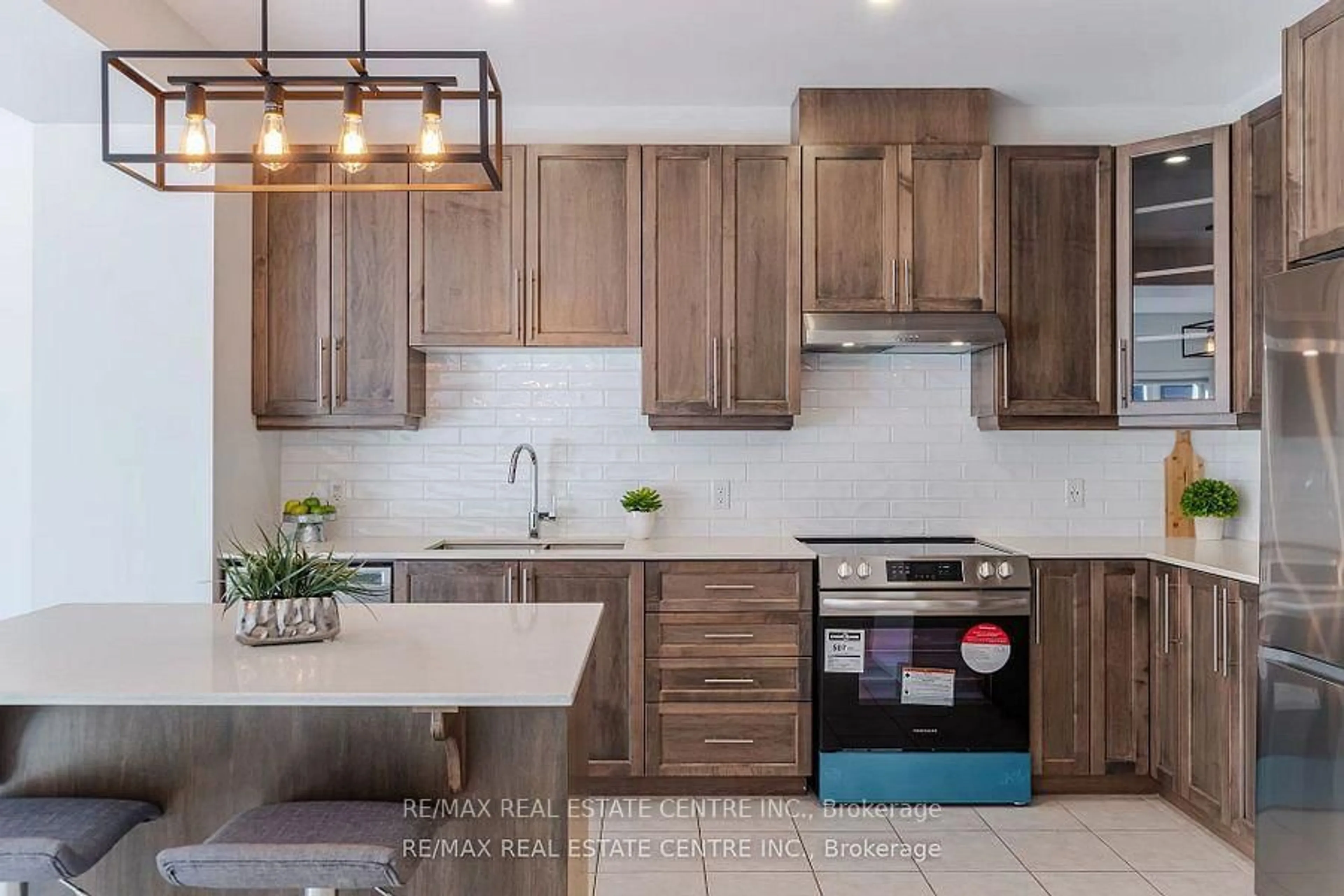 Open concept kitchen, ceramic/tile floor for 30 Times Square Blvd #48, Hamilton Ontario L8J 0L8
