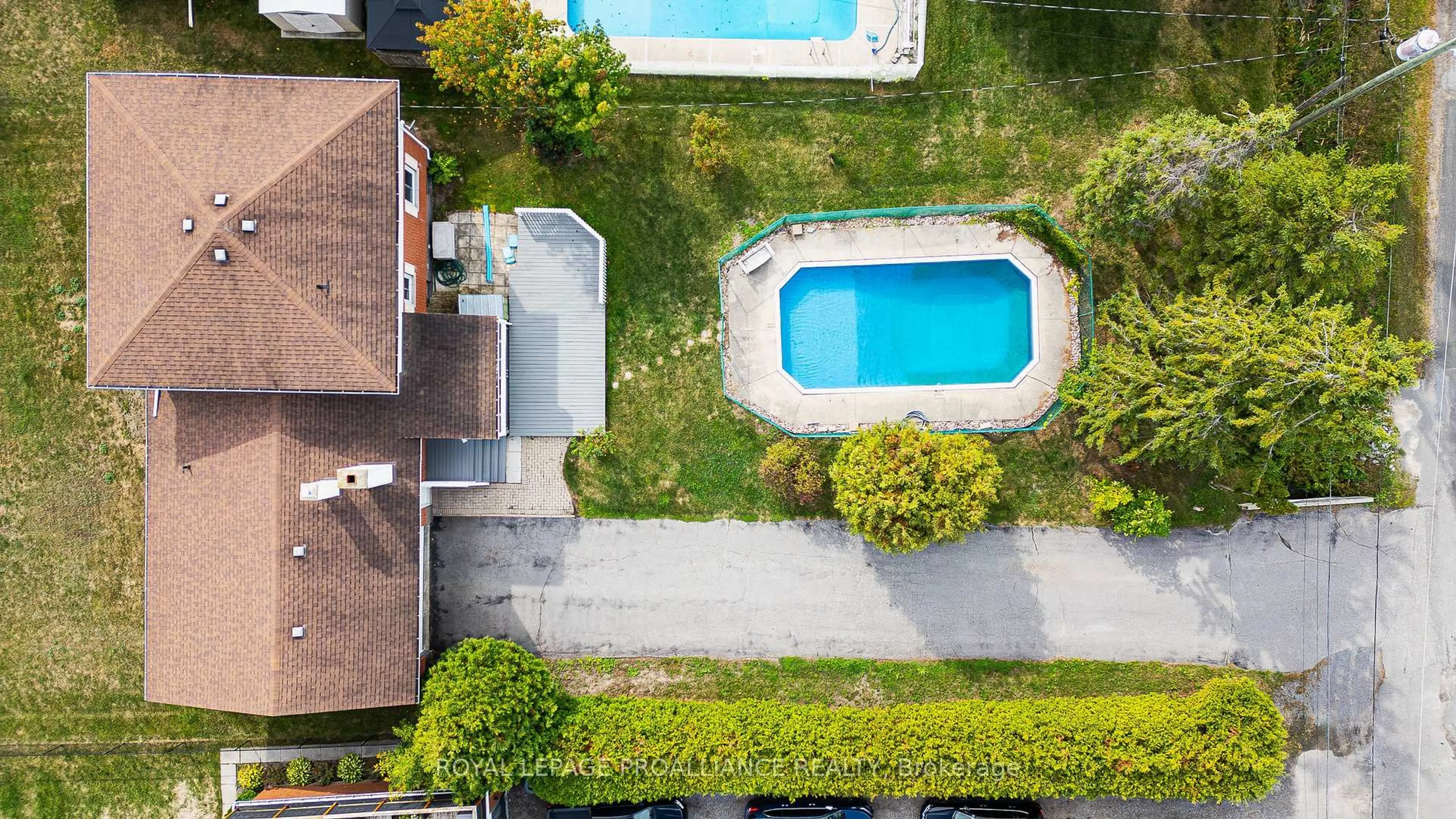 Pool for 16 Country Club Dr, Quinte West Ontario K8R 1A1
