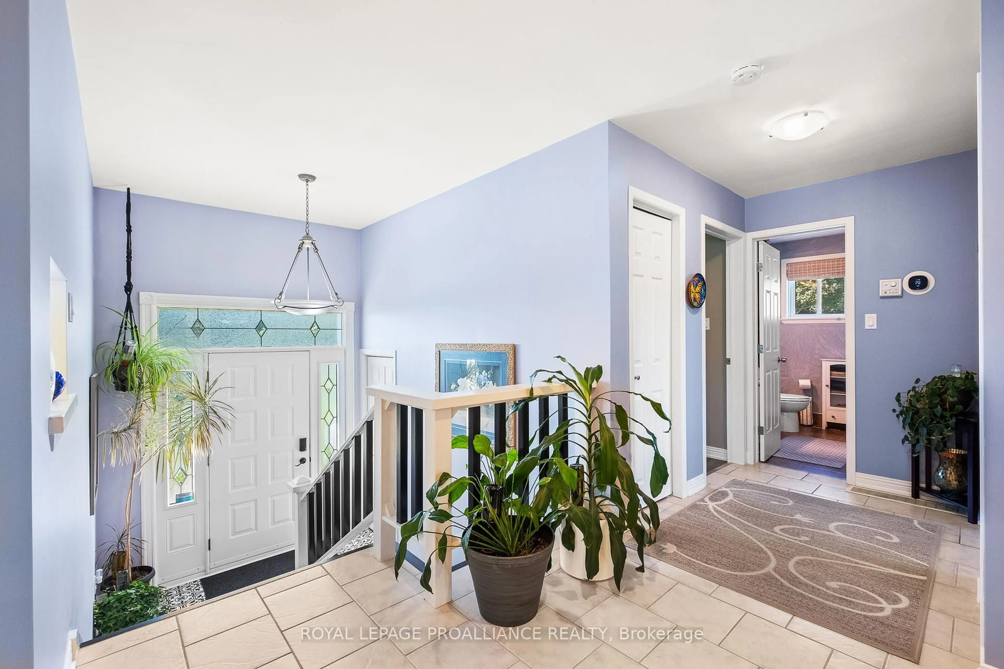Indoor entryway for 2535 Castlehill Dr, Cobourg Ontario K9A 0T3