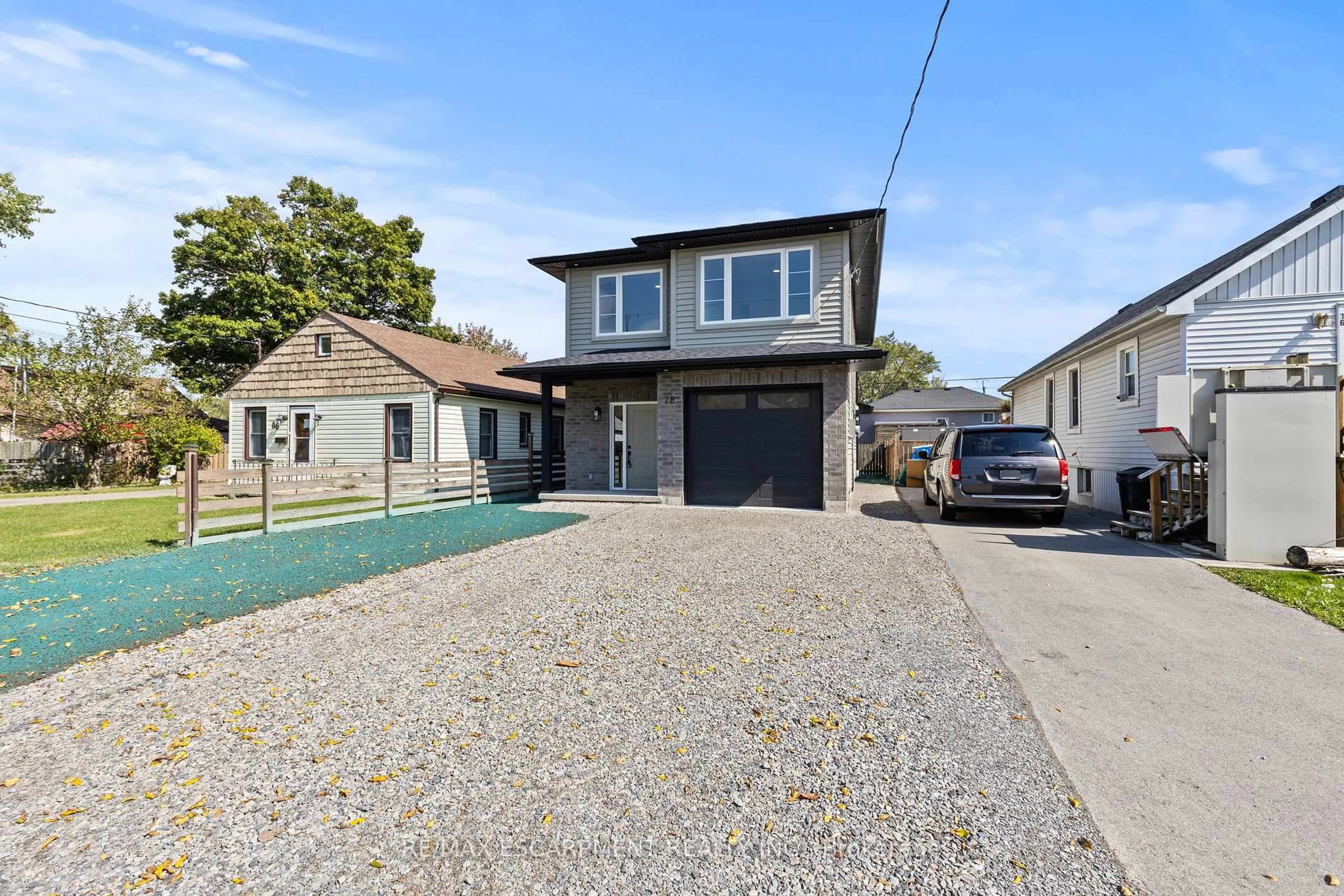 A pic from outside/outdoor area/front of a property/back of a property/a pic from drone, street for 78 Knoll St, Port Colborne Ontario L3K 5A6