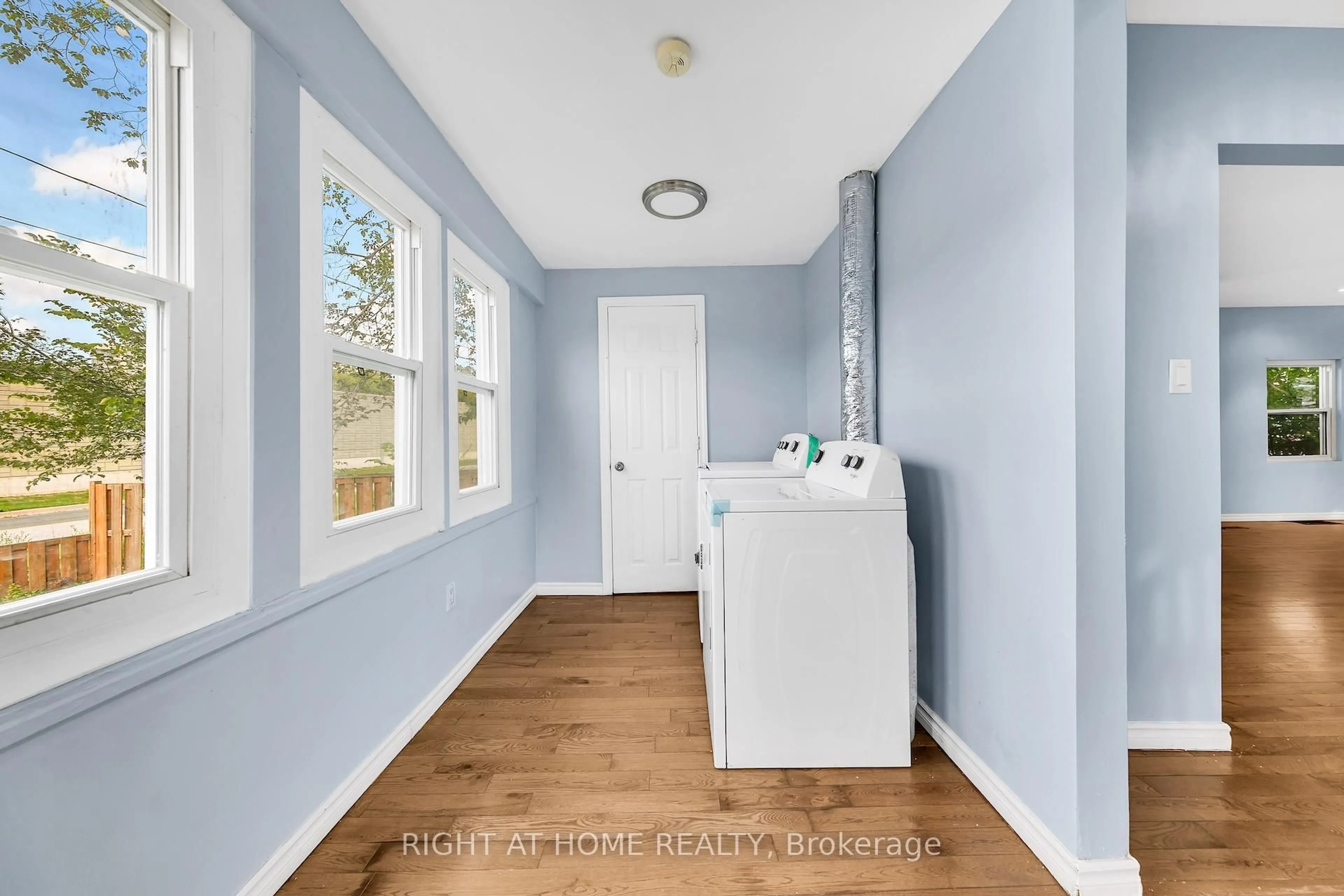 Laundry room for 7 Maywood Ave, St. Catharines Ontario L2R 1C4
