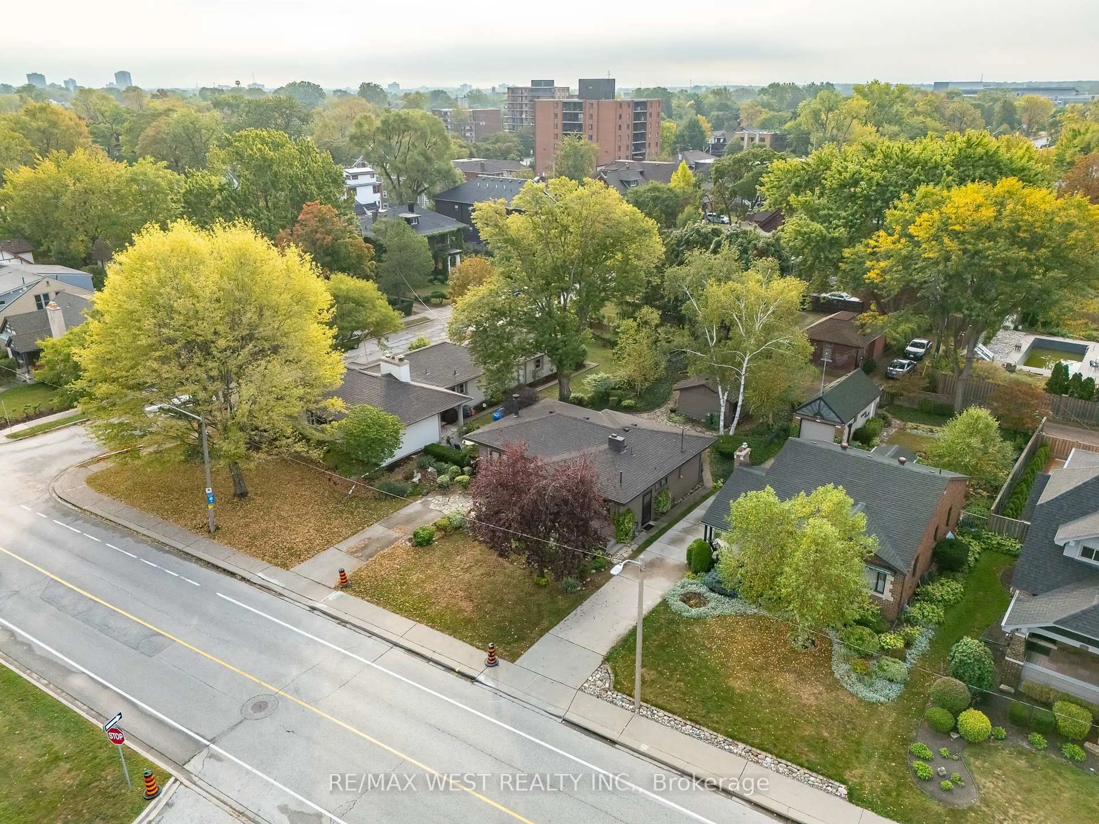 A pic from outside/outdoor area/front of a property/back of a property/a pic from drone, city buildings view from balcony for 2437 Riverside Dr, Windsor Ontario N9B 1B2