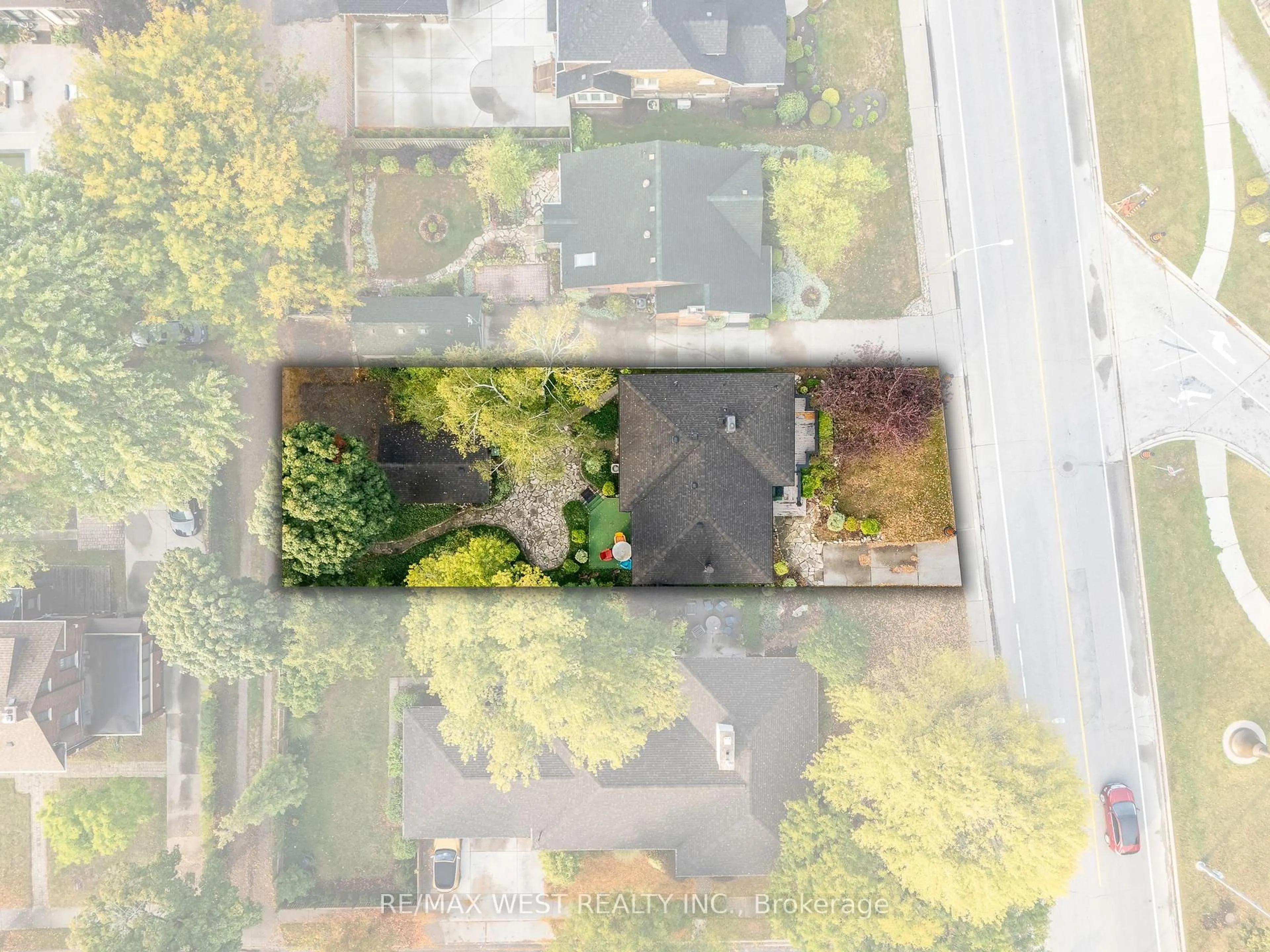 A pic from outside/outdoor area/front of a property/back of a property/a pic from drone, unknown for 2437 Riverside Dr, Windsor Ontario N9B 1B2