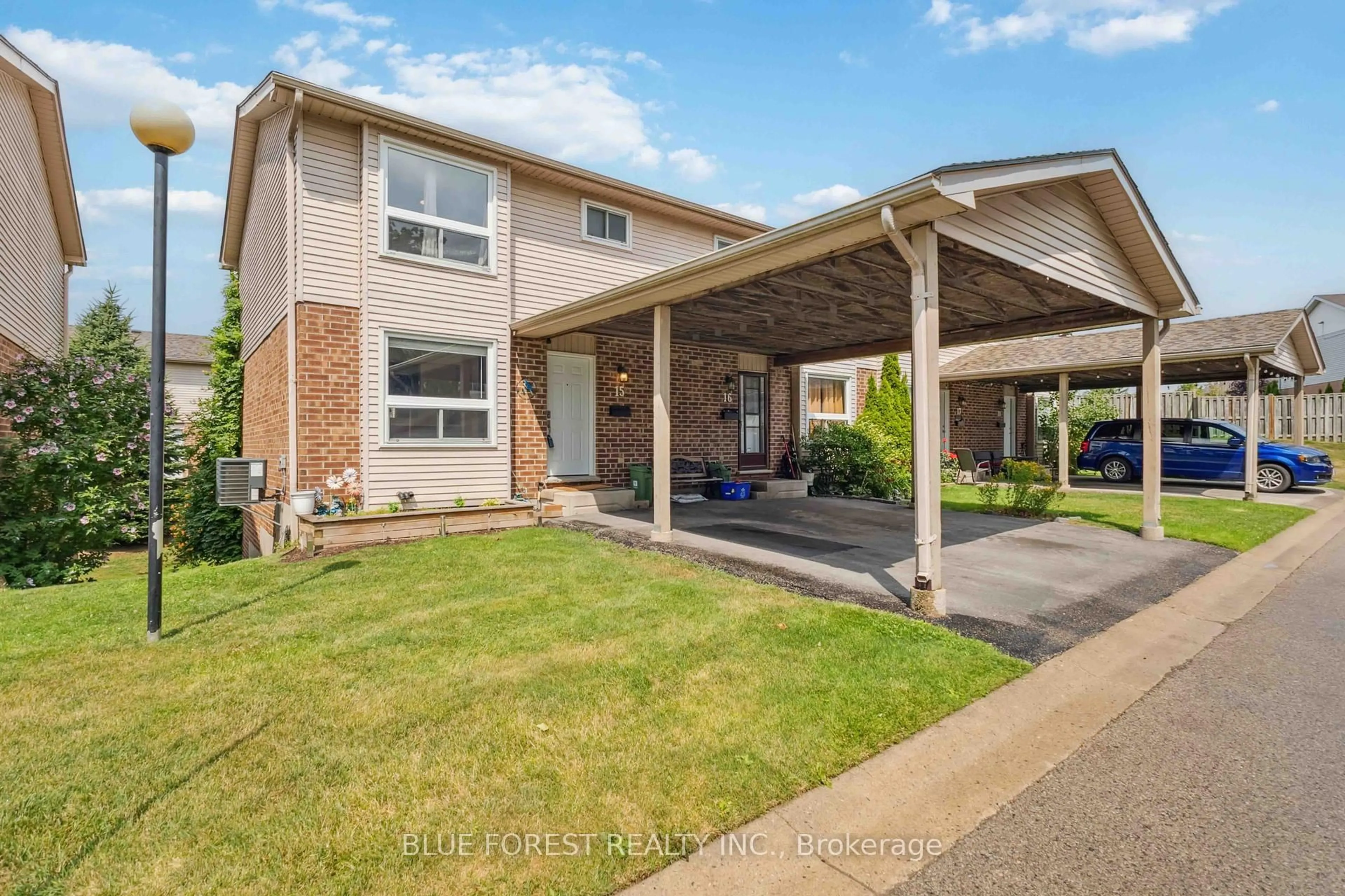 A pic from outside/outdoor area/front of a property/back of a property/a pic from drone, street for 450 Pond Mills Rd #15, London South Ontario N5Z 4X2