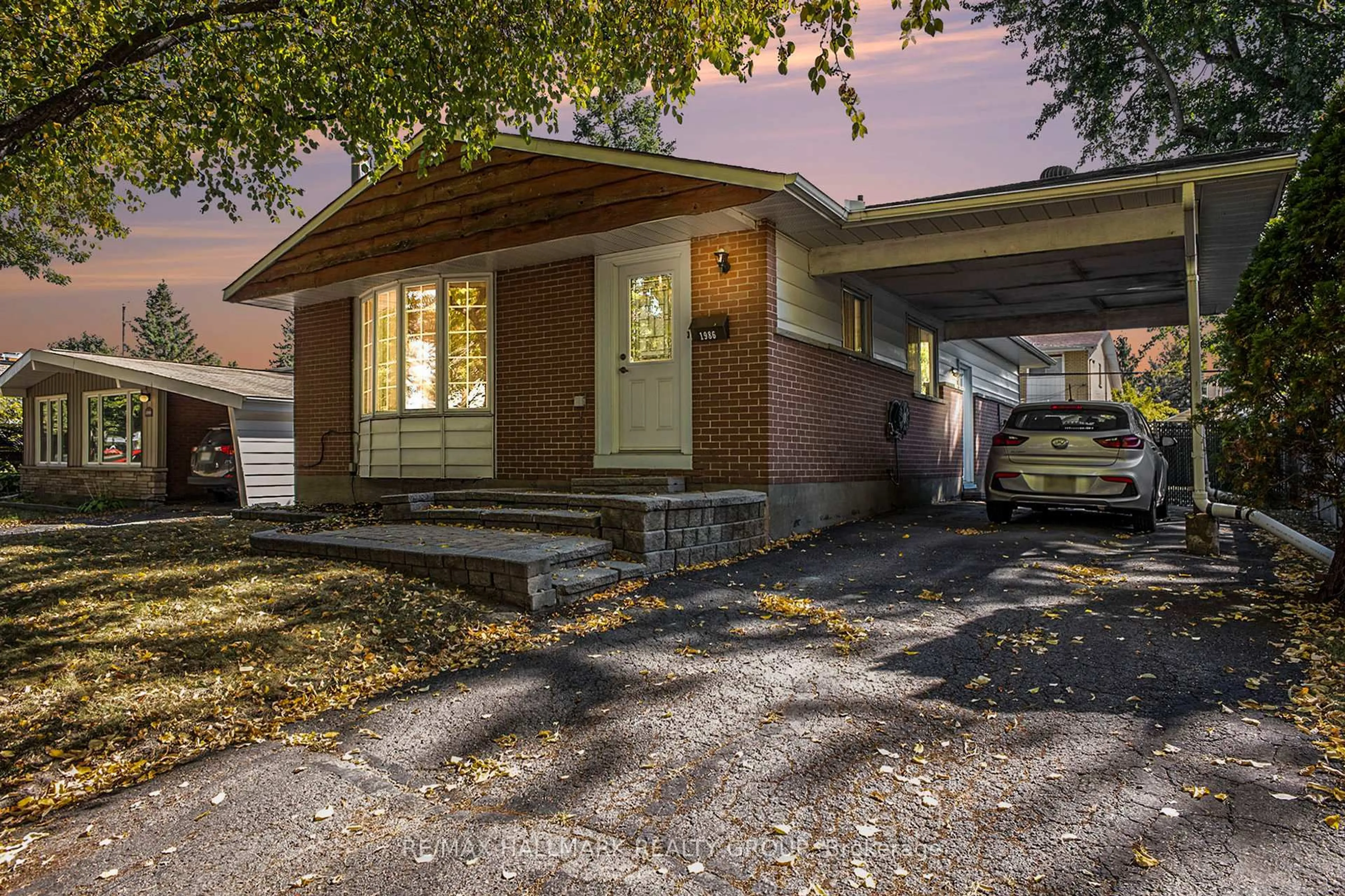 Home with brick exterior material, street for 1986 Michigan Ave, Ottawa Ontario K1H 6Y2