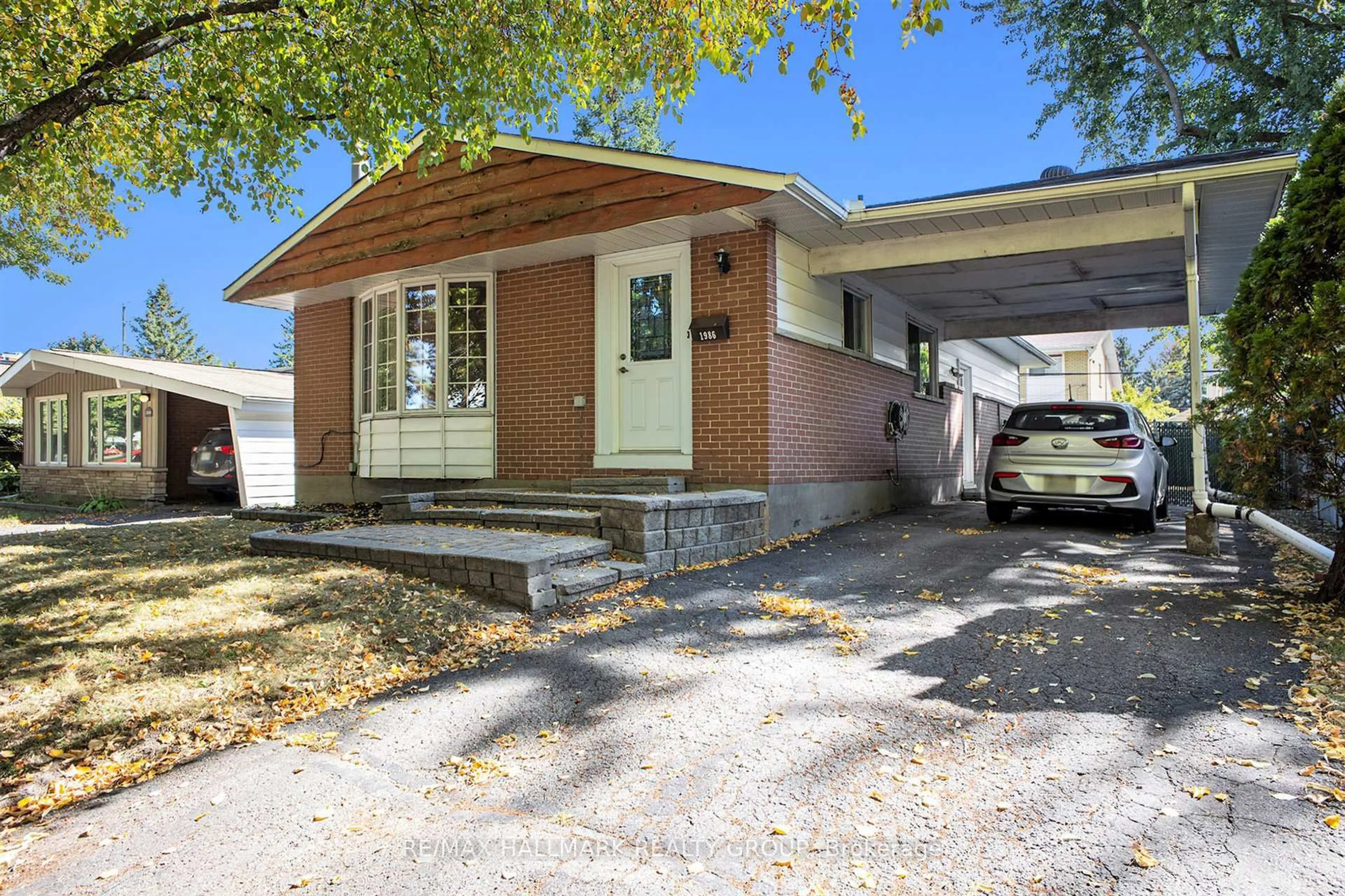 Home with brick exterior material, street for 1986 Michigan Ave, Ottawa Ontario K1H 6Y2