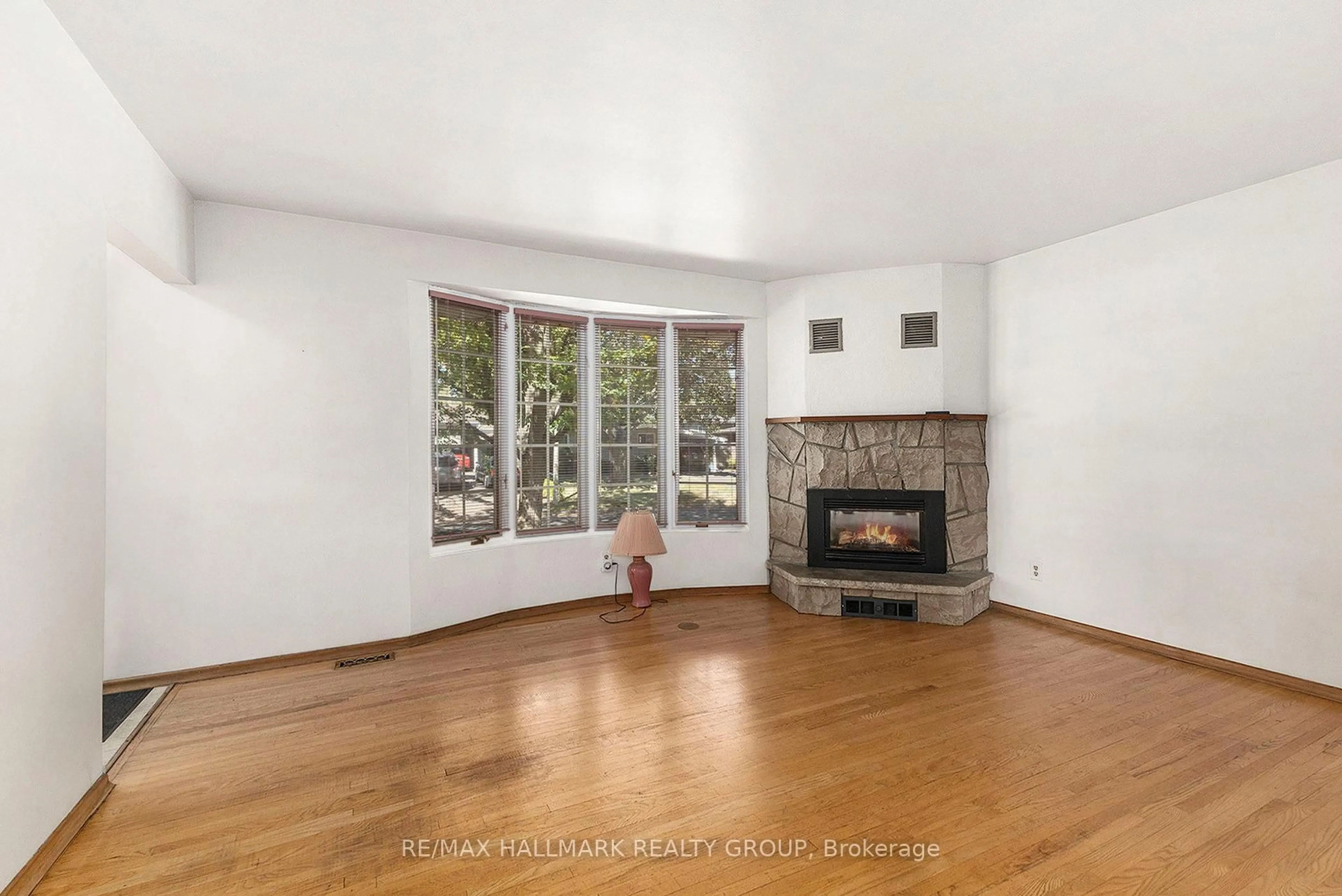 A pic of a room for 1986 Michigan Ave, Ottawa Ontario K1H 6Y2