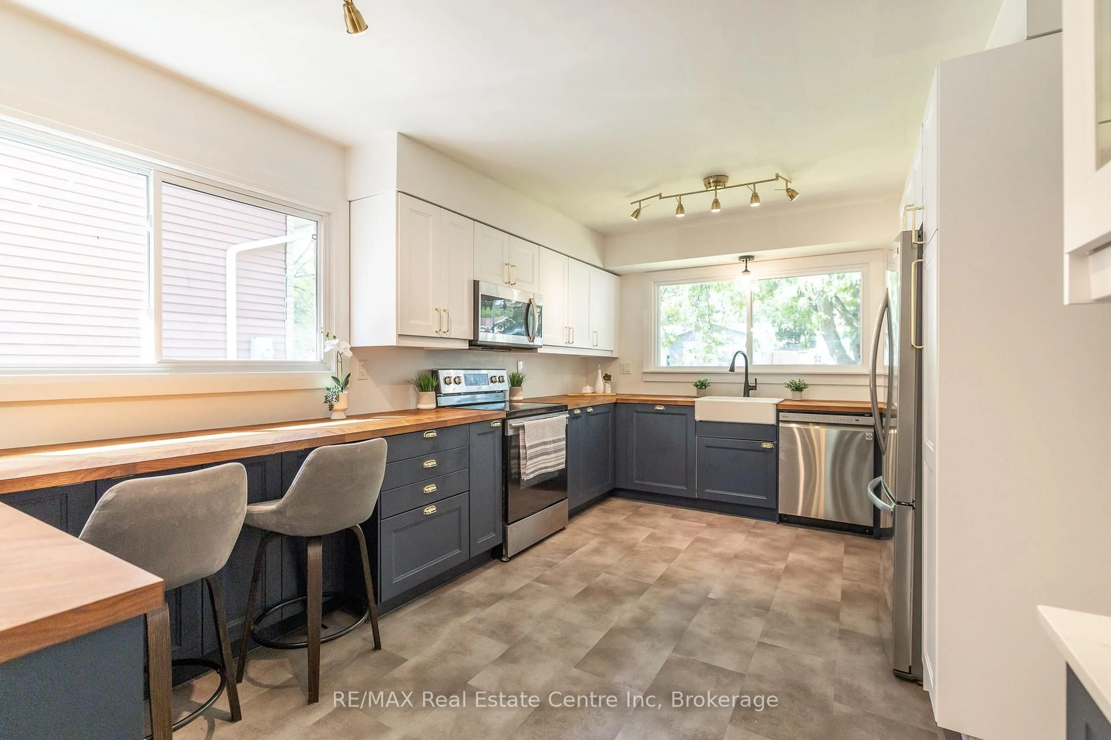 Open concept kitchen, unknown for 34 Woodridge Dr, Guelph Ontario N1H 7E2