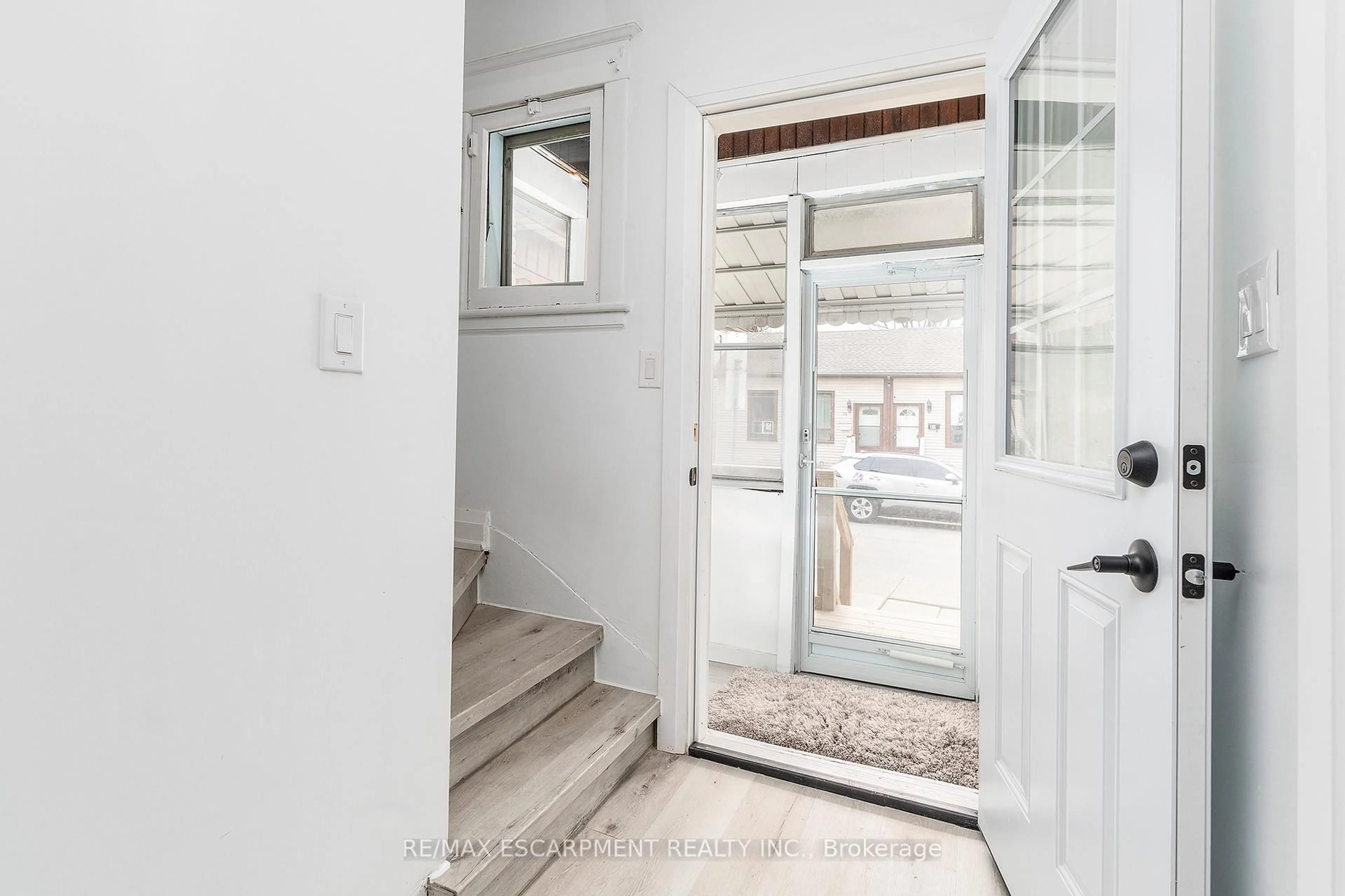 Indoor entryway for 27 Harvey St, Hamilton Ontario L8L 2L9