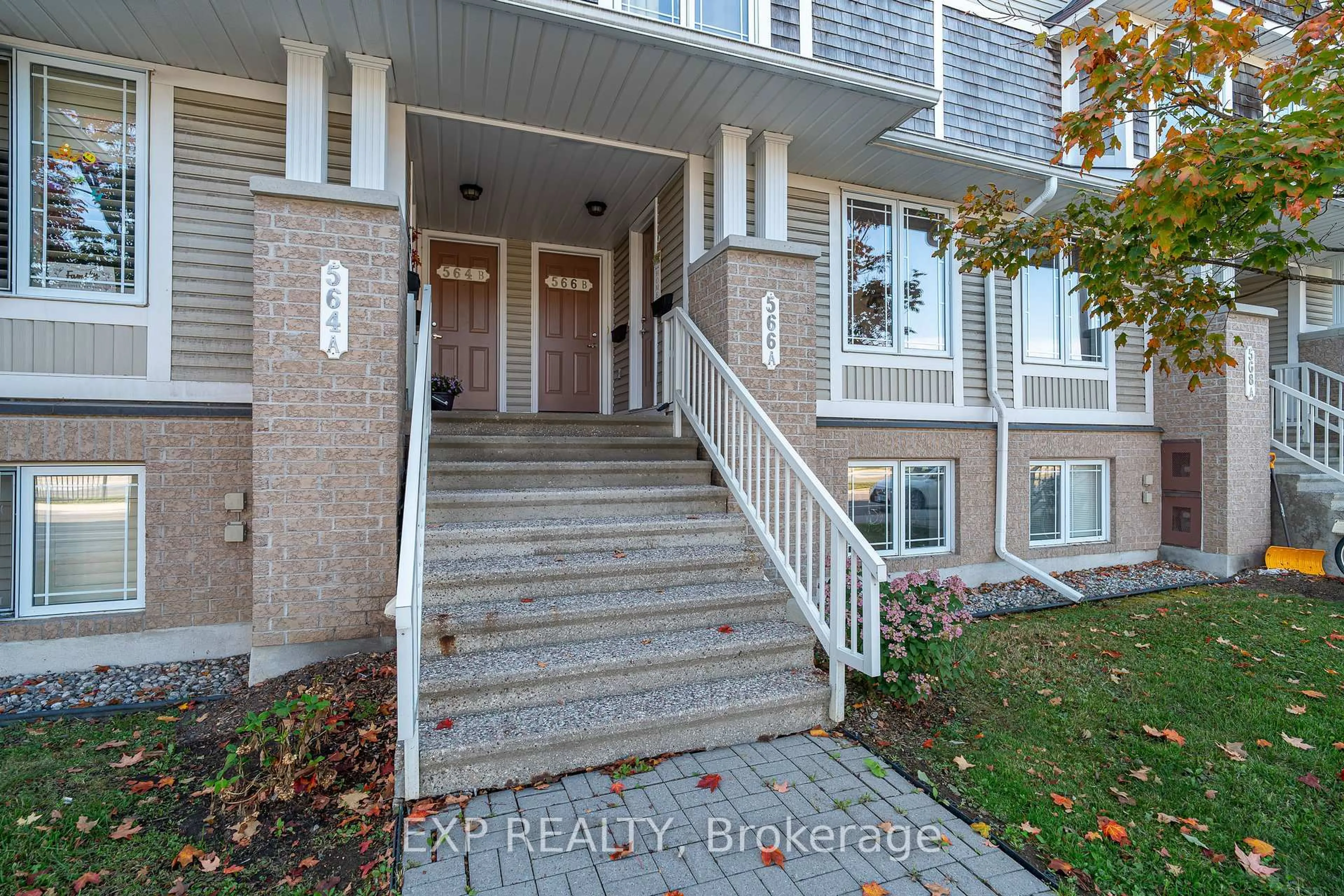 Indoor entryway for 566 Chapman Mills Dr #A, Ottawa Ontario K2J 3V2