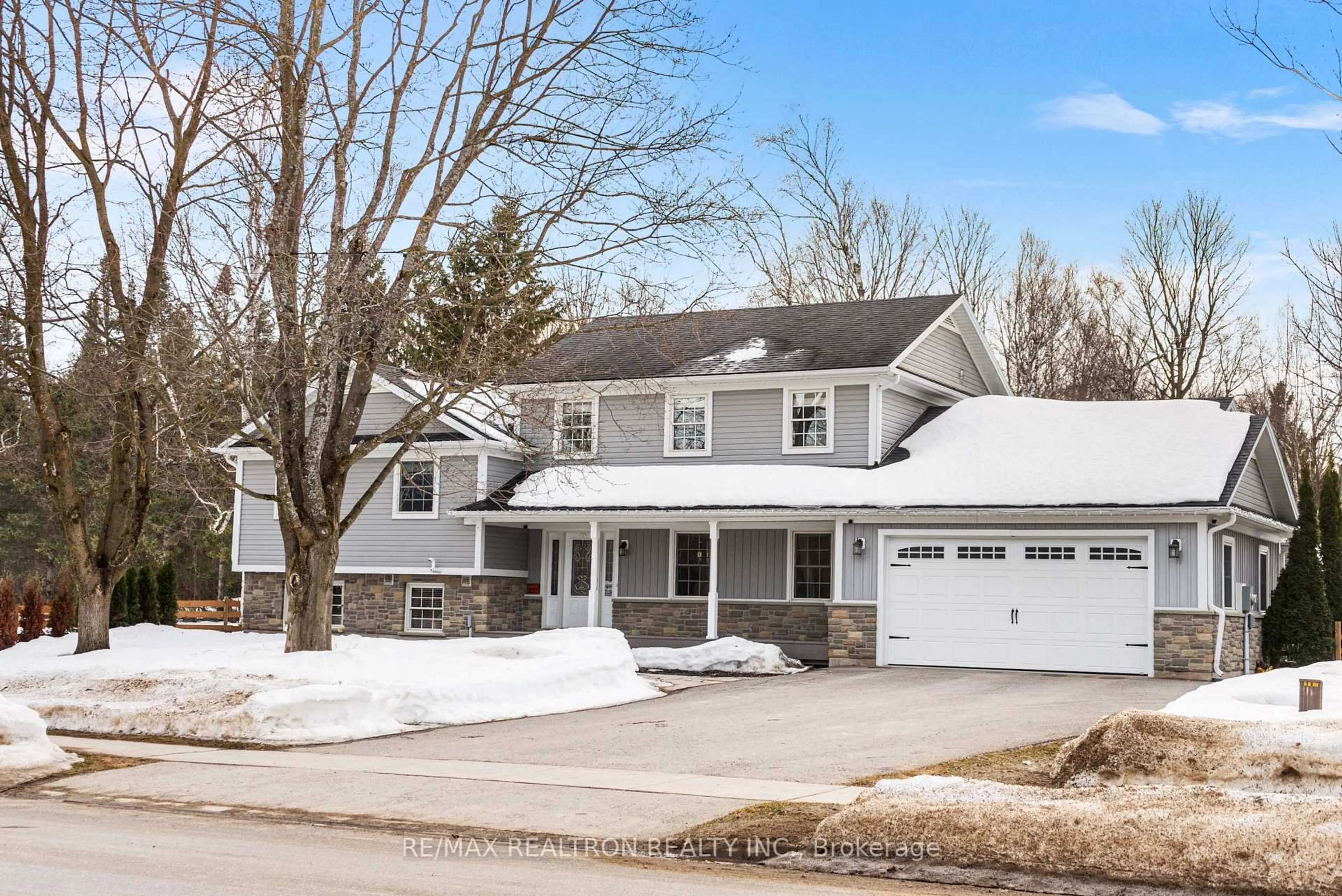 Home with vinyl exterior material, street for 100 Birch Grve, Shelburne Ontario L9V 2W3