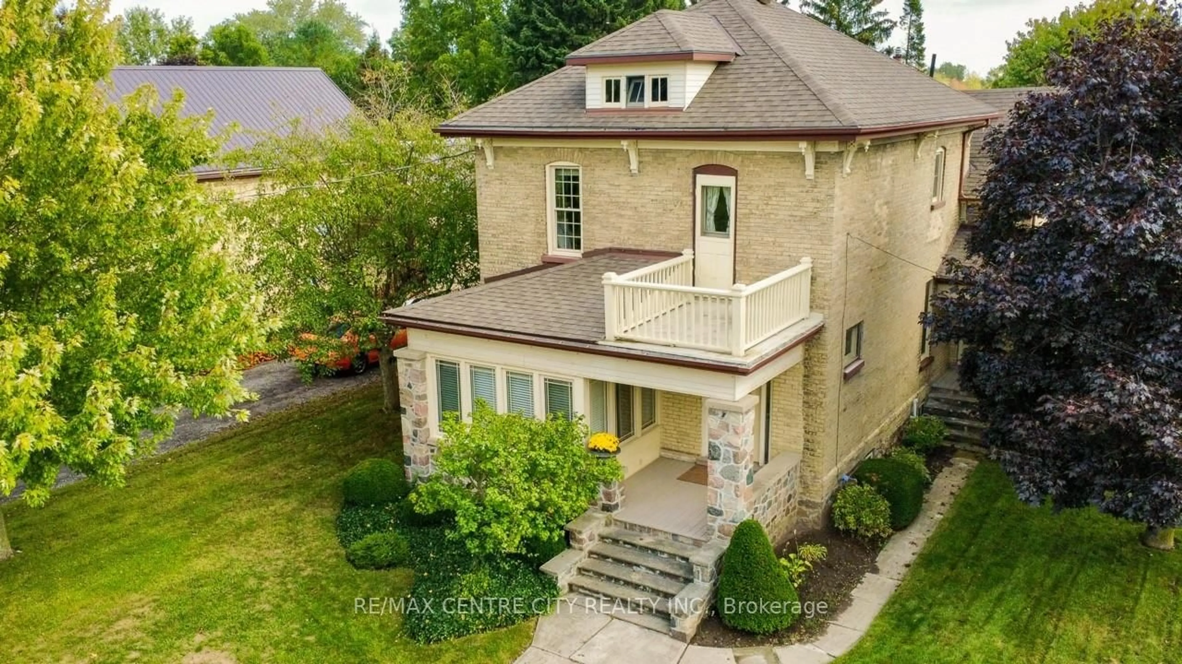 A pic from outside/outdoor area/front of a property/back of a property/a pic from drone, street for 164 Woodstock St, East Zorra-Tavistock Ontario N0B 2R0