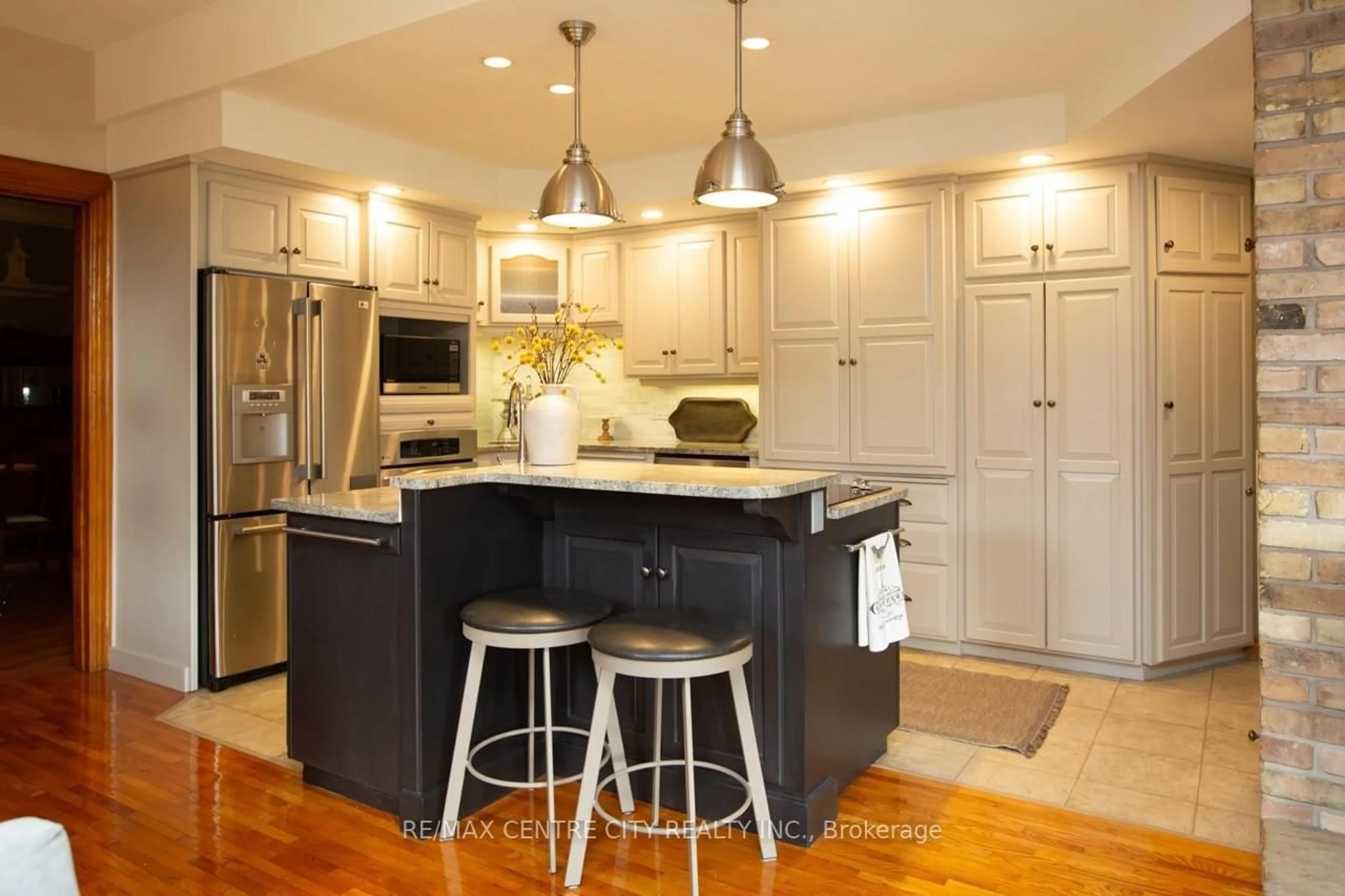 Contemporary kitchen, unknown for 164 Woodstock St, East Zorra-Tavistock Ontario N0B 2R0