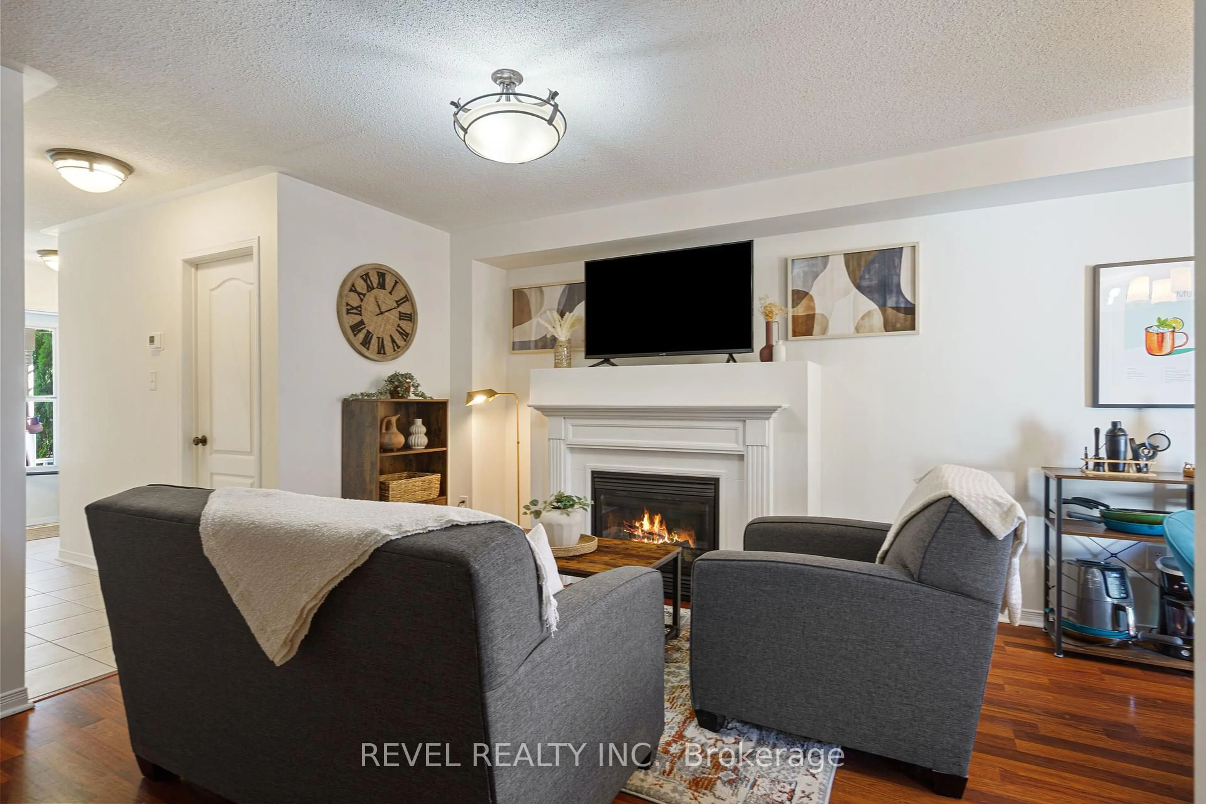 Living room with furniture, unknown for 14 Fox Ru, Hamilton Ontario L0R 2H8