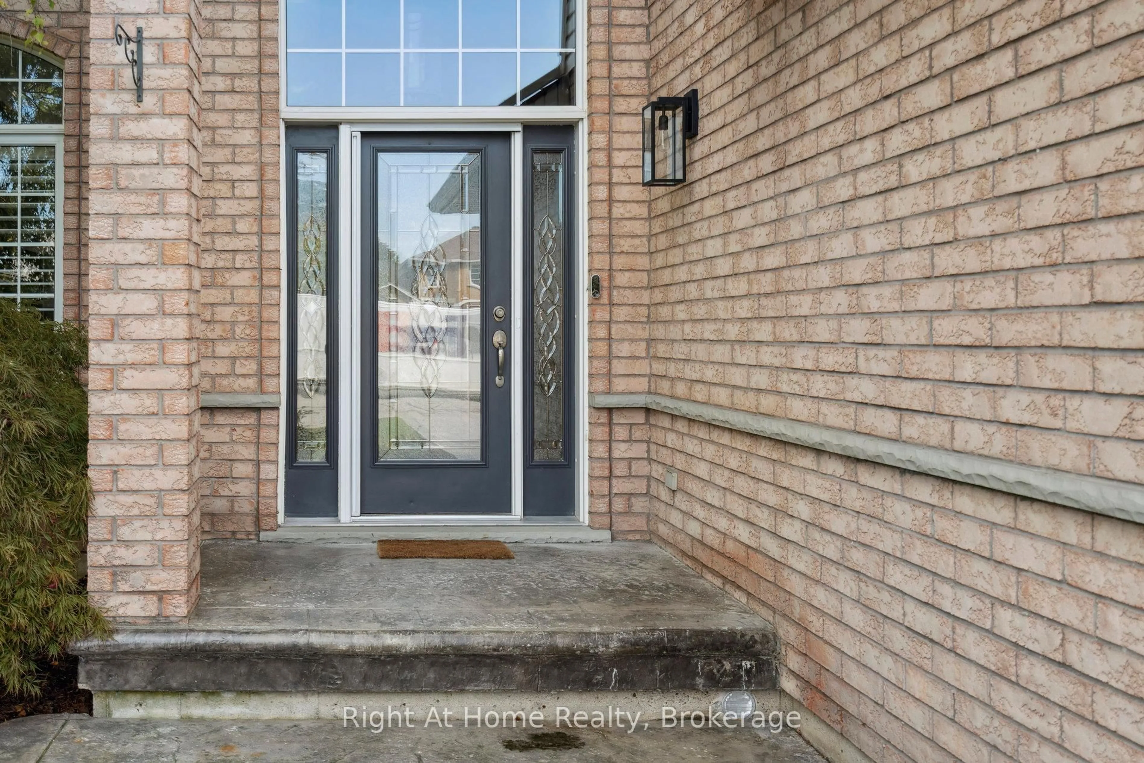 Indoor entryway for 20 Scottswood Lane, Haldimand Ontario N3W 2M4