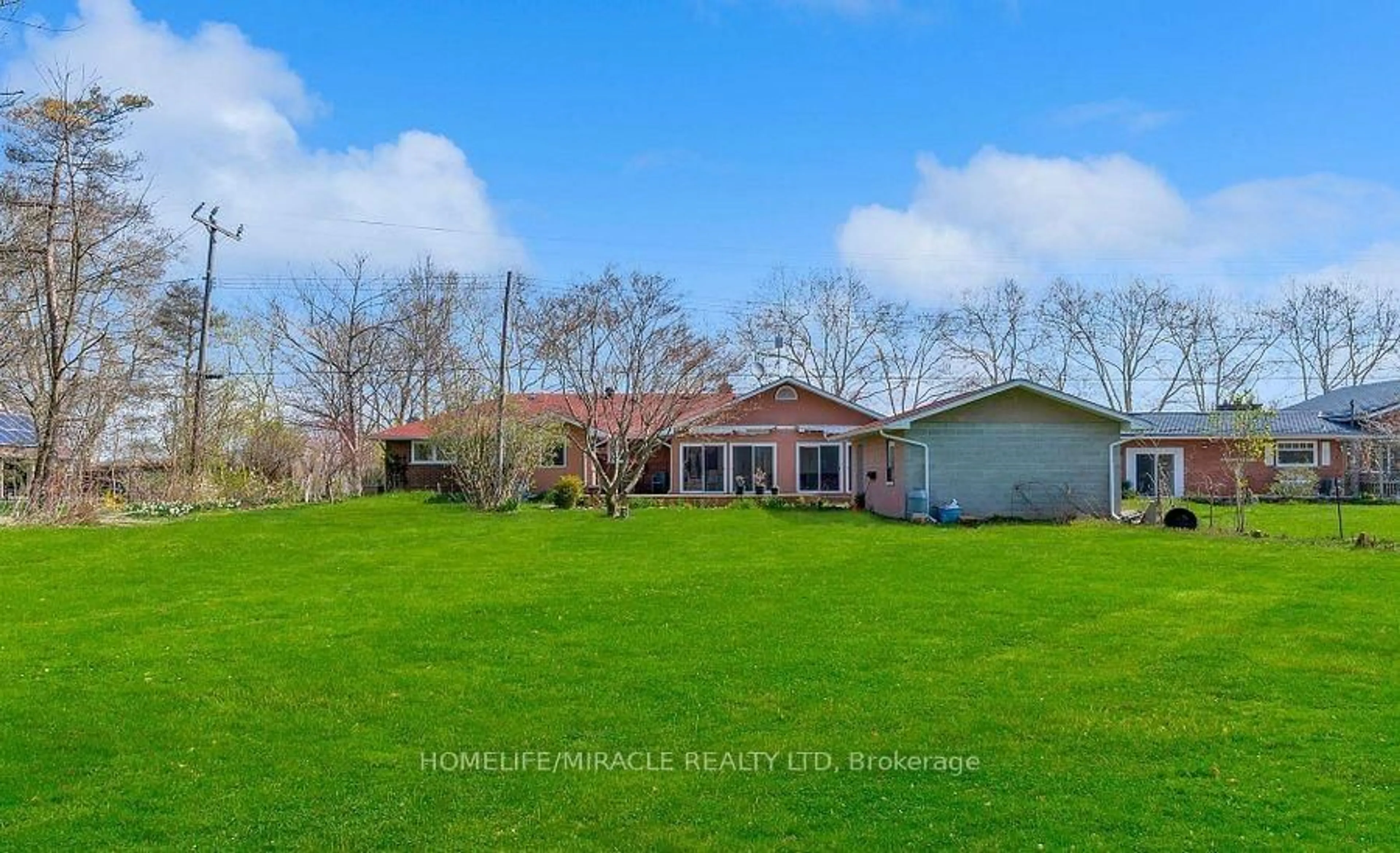 A pic from outside/outdoor area/front of a property/back of a property/a pic from drone, water/lake/river/ocean view for 3035 Niagara Pkwy, Fort Erie Ontario L2A 5M4