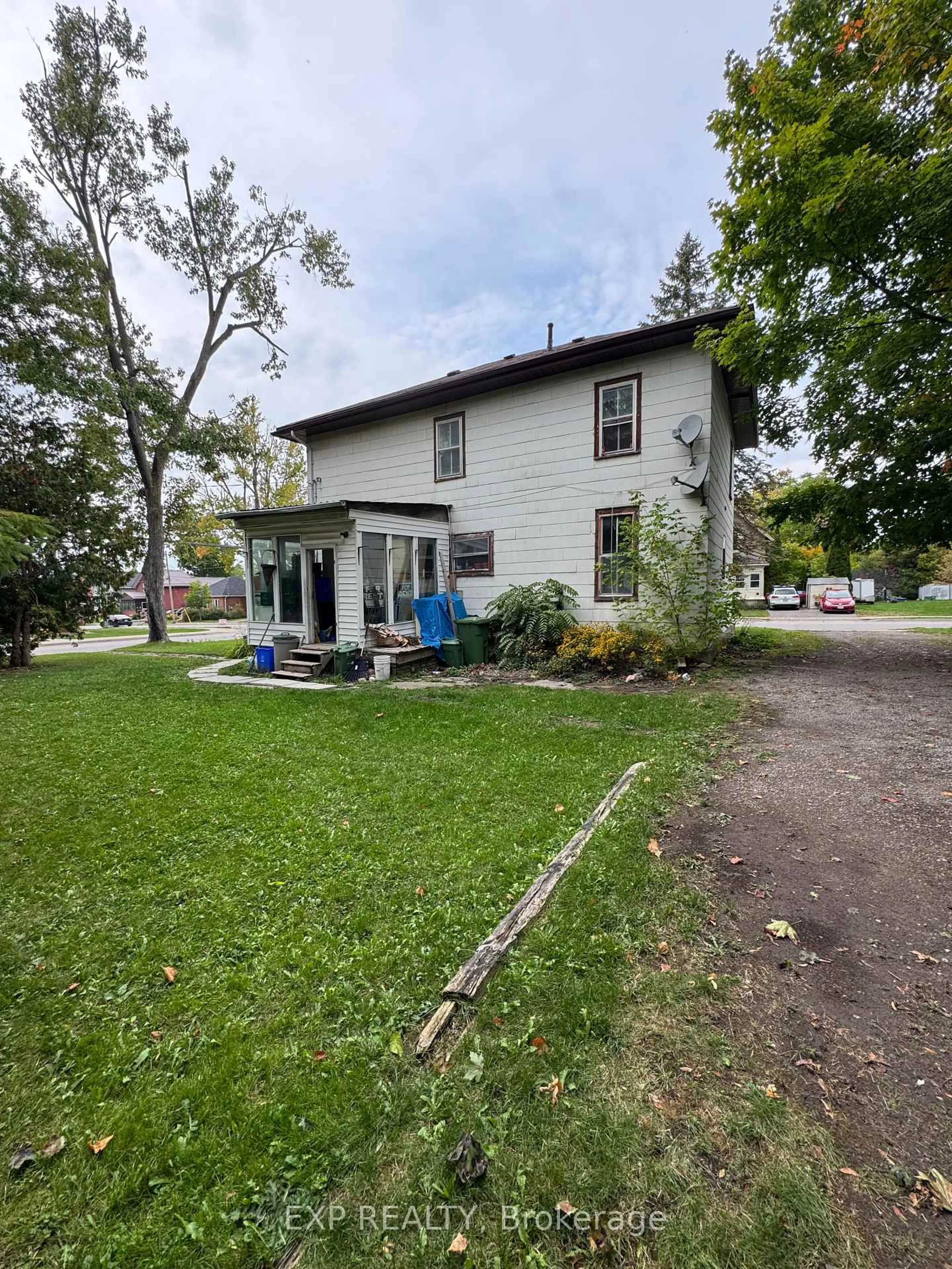A pic from outside/outdoor area/front of a property/back of a property/a pic from drone, street for 36 Mill St, Kawartha Lakes Ontario K9V 2L4