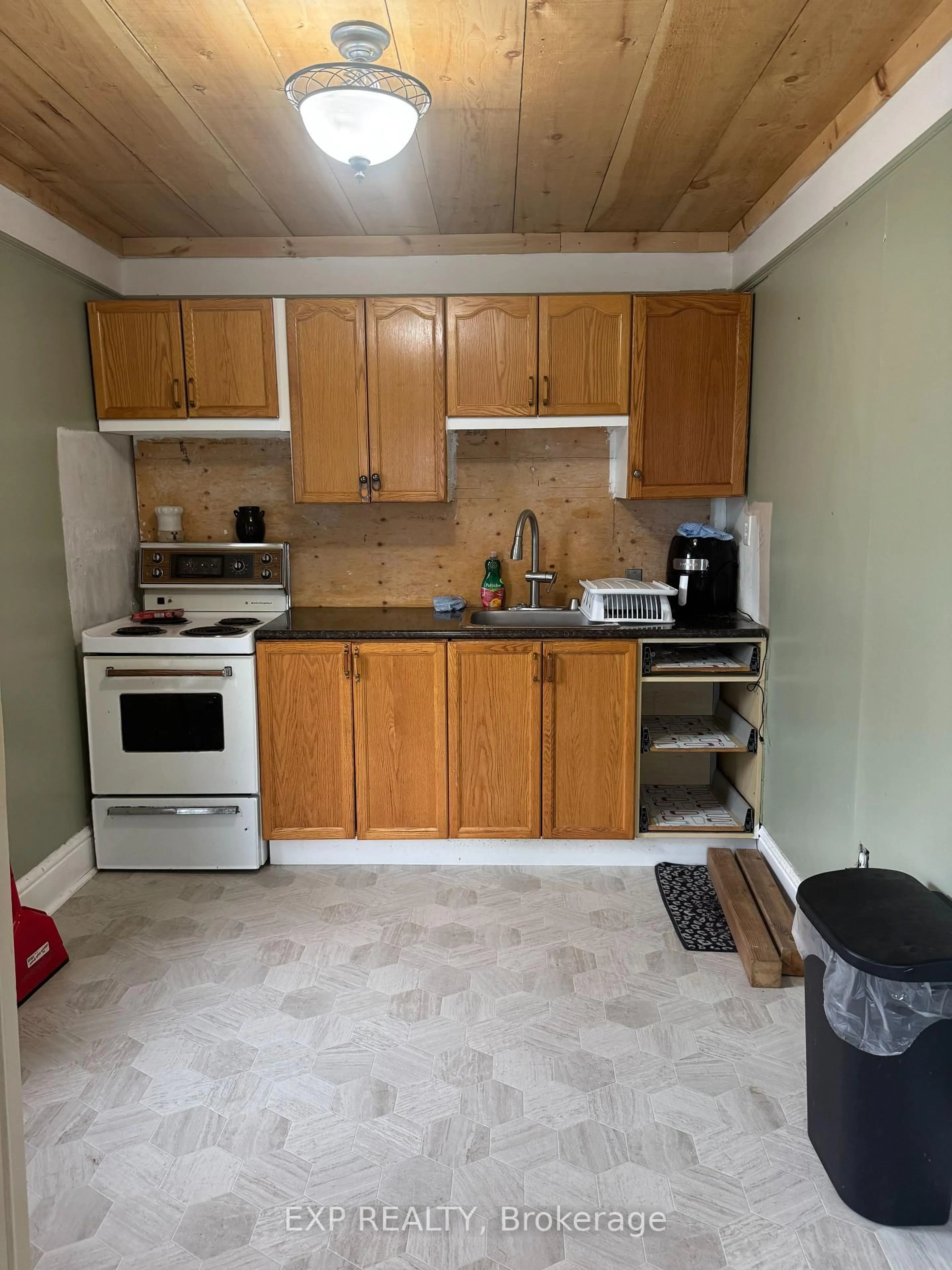 Standard kitchen, unknown for 36 Mill St, Kawartha Lakes Ontario K9V 2L4